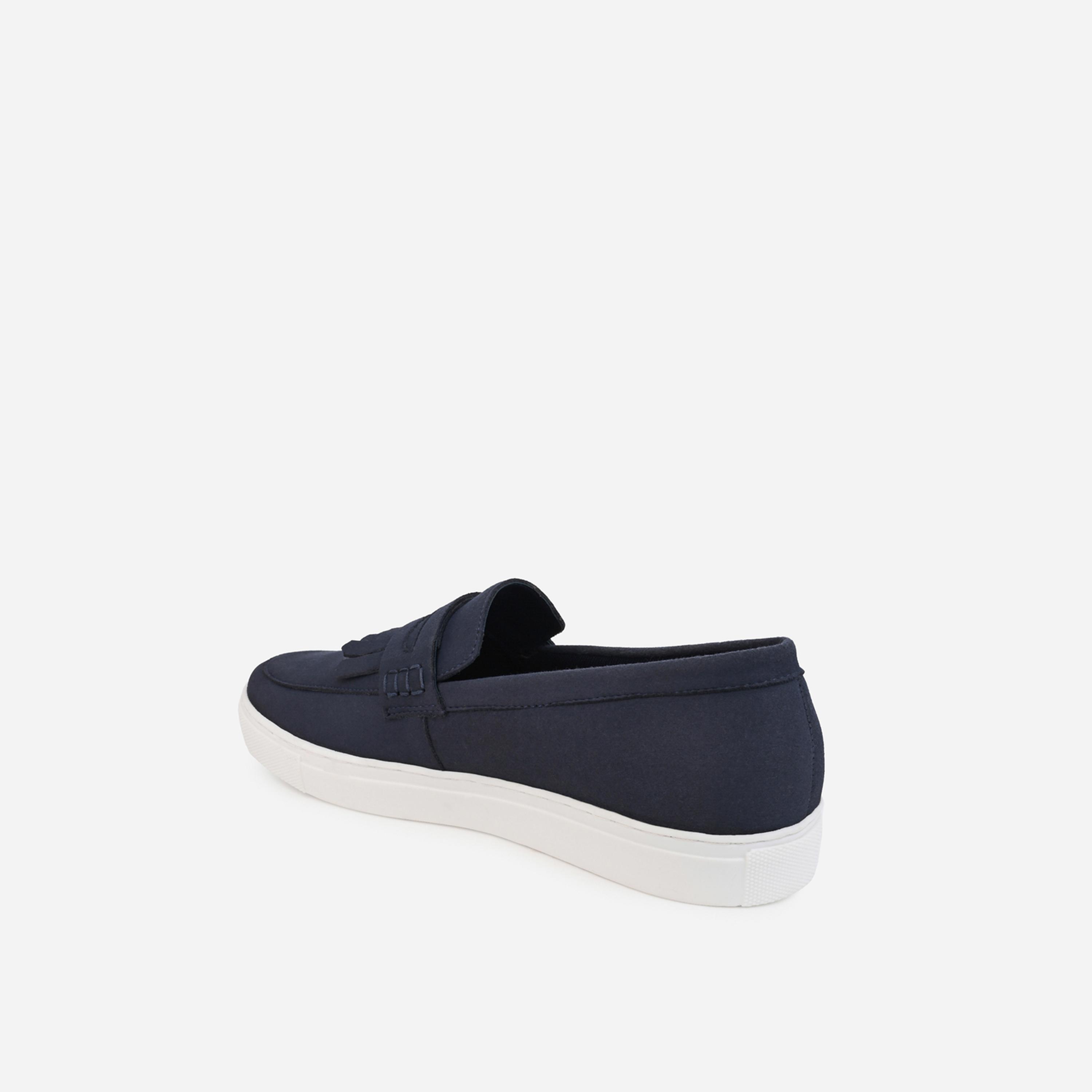 ستايلي - حذاء كاجوال بمظهر جلد سويدي وتفاصيل هامشية-men-shoes-loafersandmoccasins-image-5