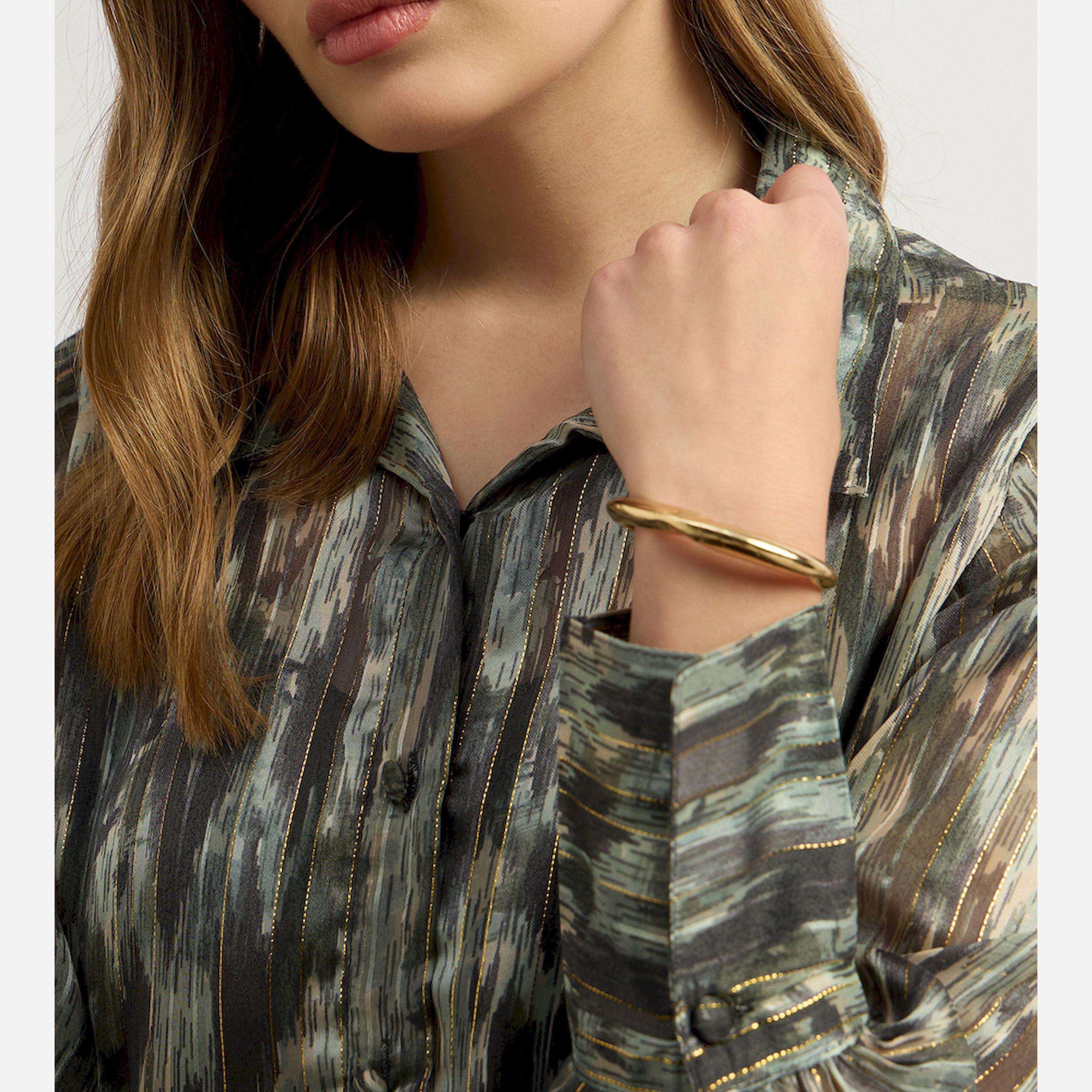 Styli Printed Button Down Blouse With Shirt Collar, V Neck Shape And Balloon Sleeve (W/O Cami)-women-clothing-tshirts-image-4