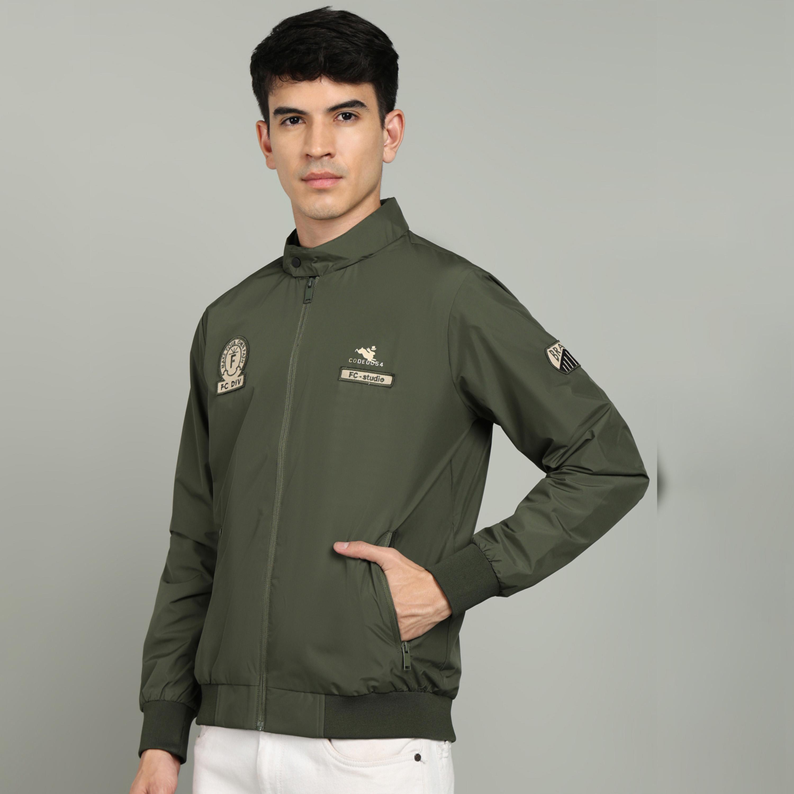 فورت كولينز × ستايلي - جاكيت بياقة عالية وسحّاب أمامي وشارة-men-clothing-jacketsandblazers-jackets-image-2