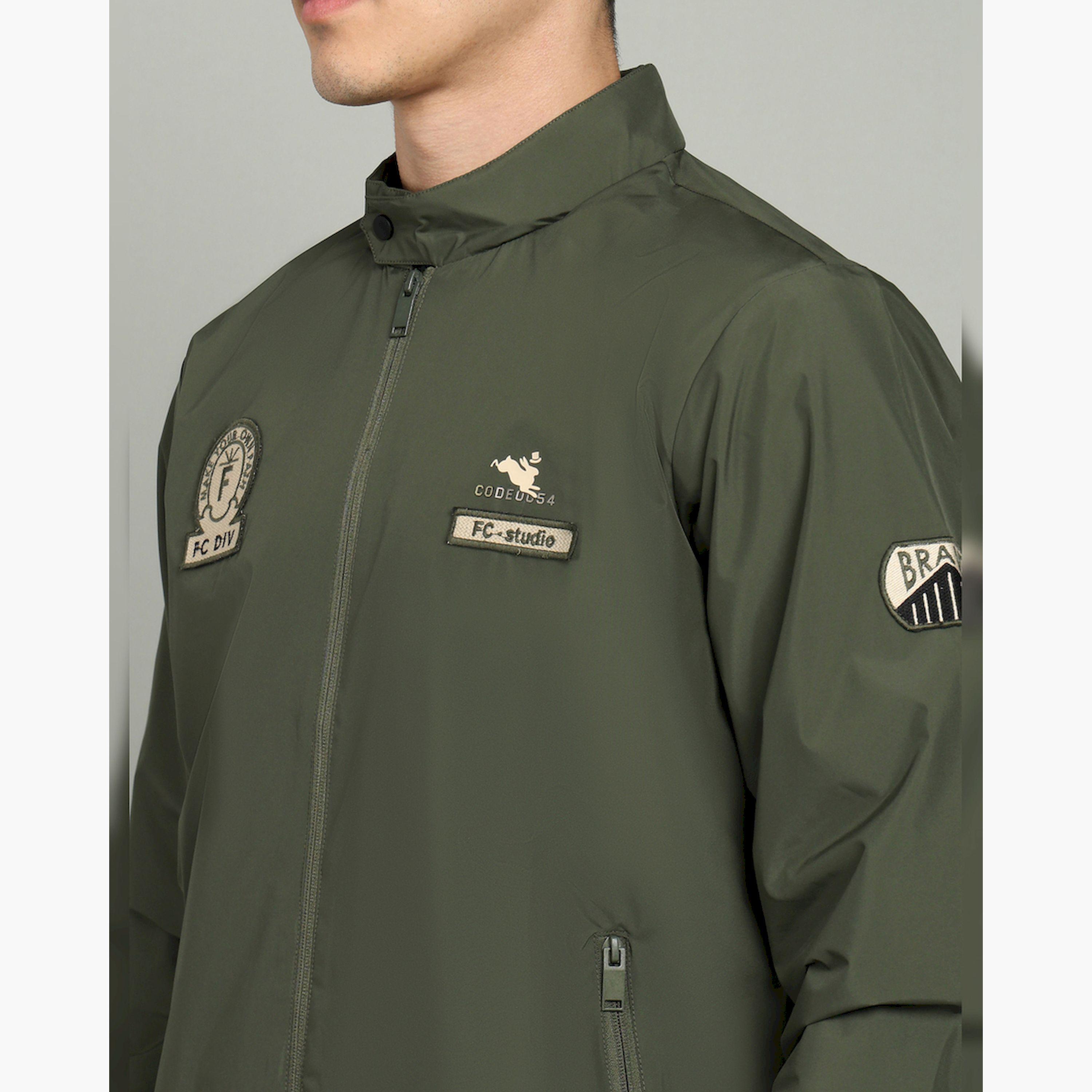 فورت كولينز × ستايلي - جاكيت بياقة عالية وسحّاب أمامي وشارة-men-clothing-jacketsandblazers-jackets-image-5