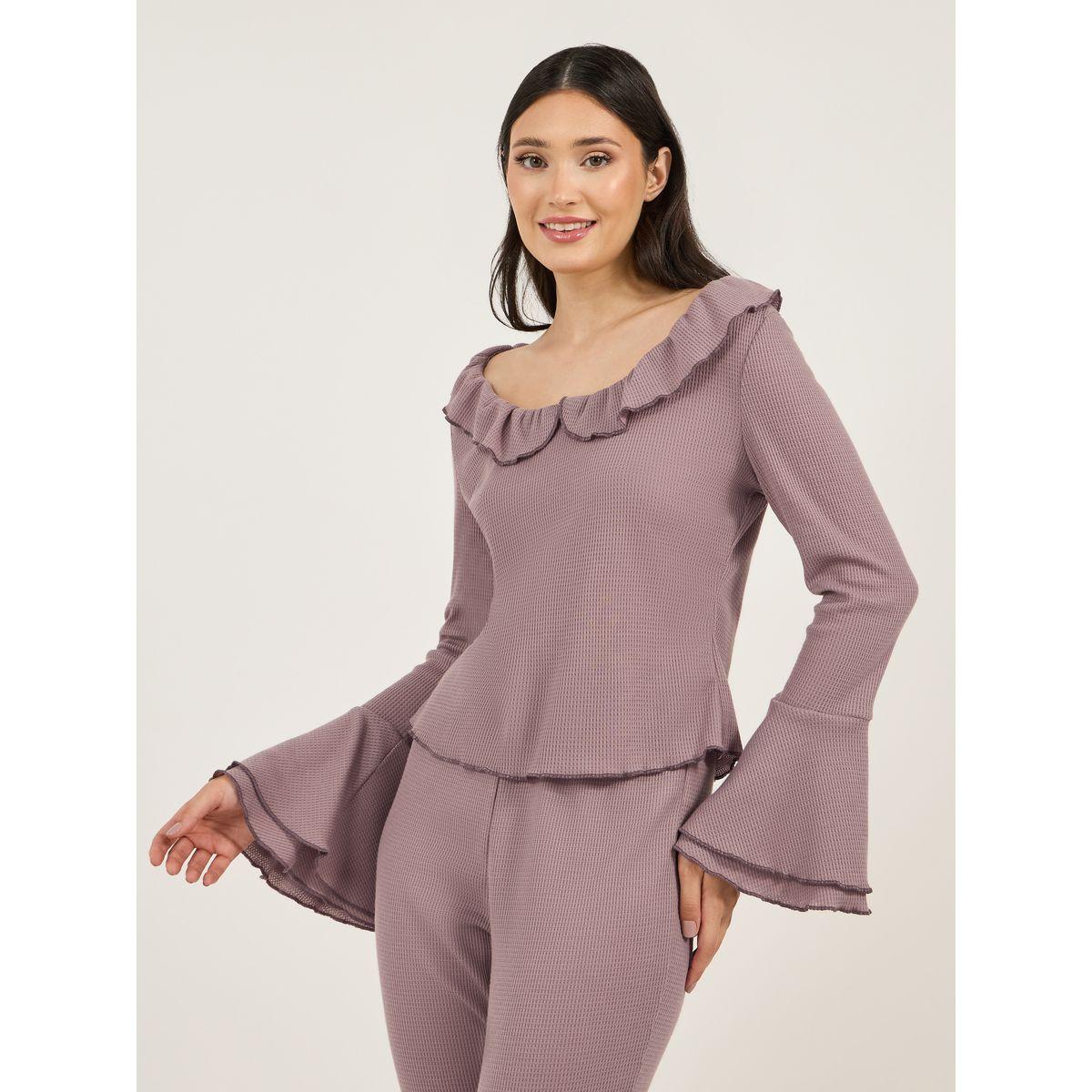 طقم من بنطال بيجاما مع بلوزة بتفاصيل كشكش-women-clothing-nightwear-pyjamas-longsets-image-3