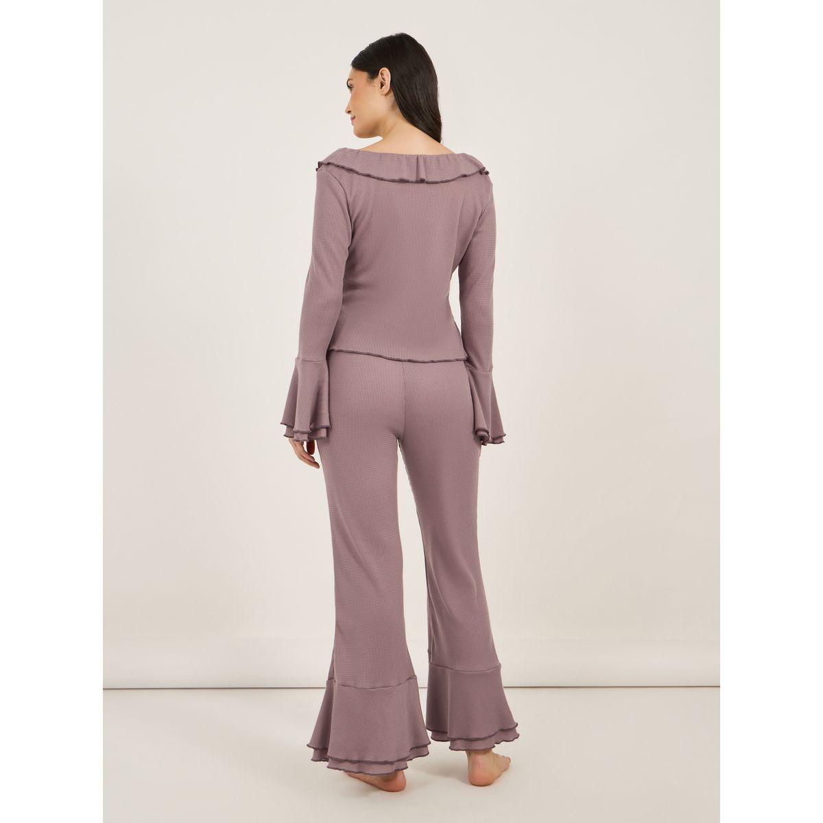 طقم من بنطال بيجاما مع بلوزة بتفاصيل كشكش-women-clothing-nightwear-pyjamas-longsets-image-6