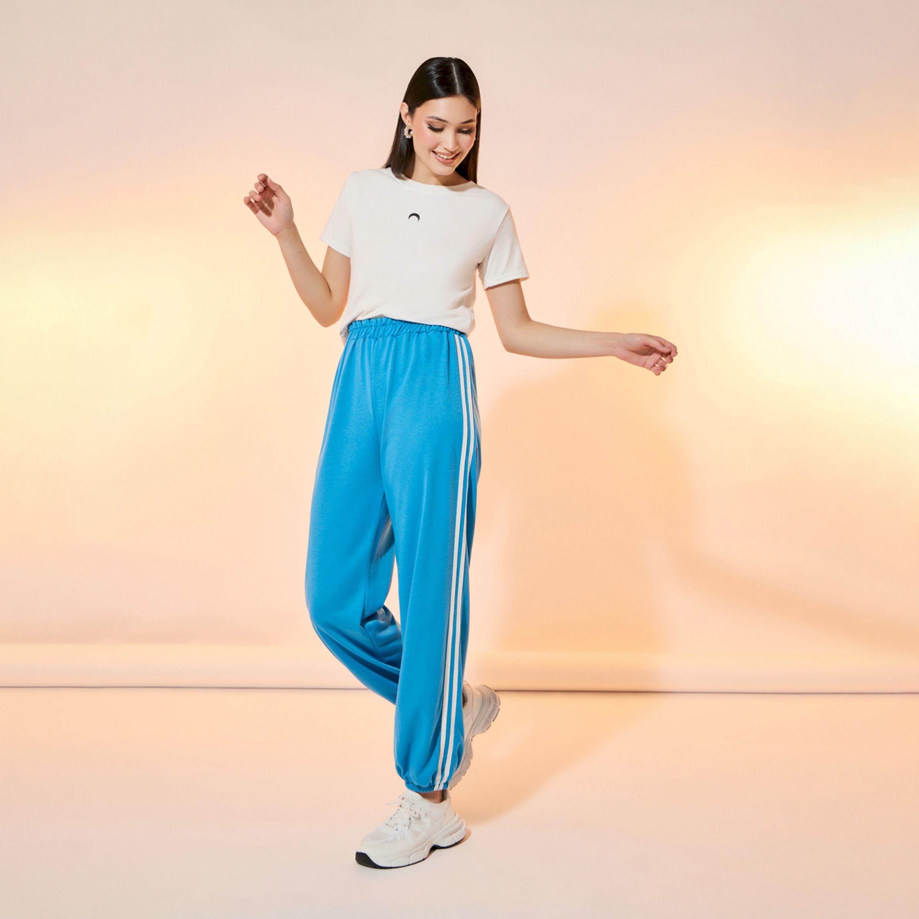 جوغر بخط جانبي وقصة مريحة-women-clothing-bottoms-joggers-image-4