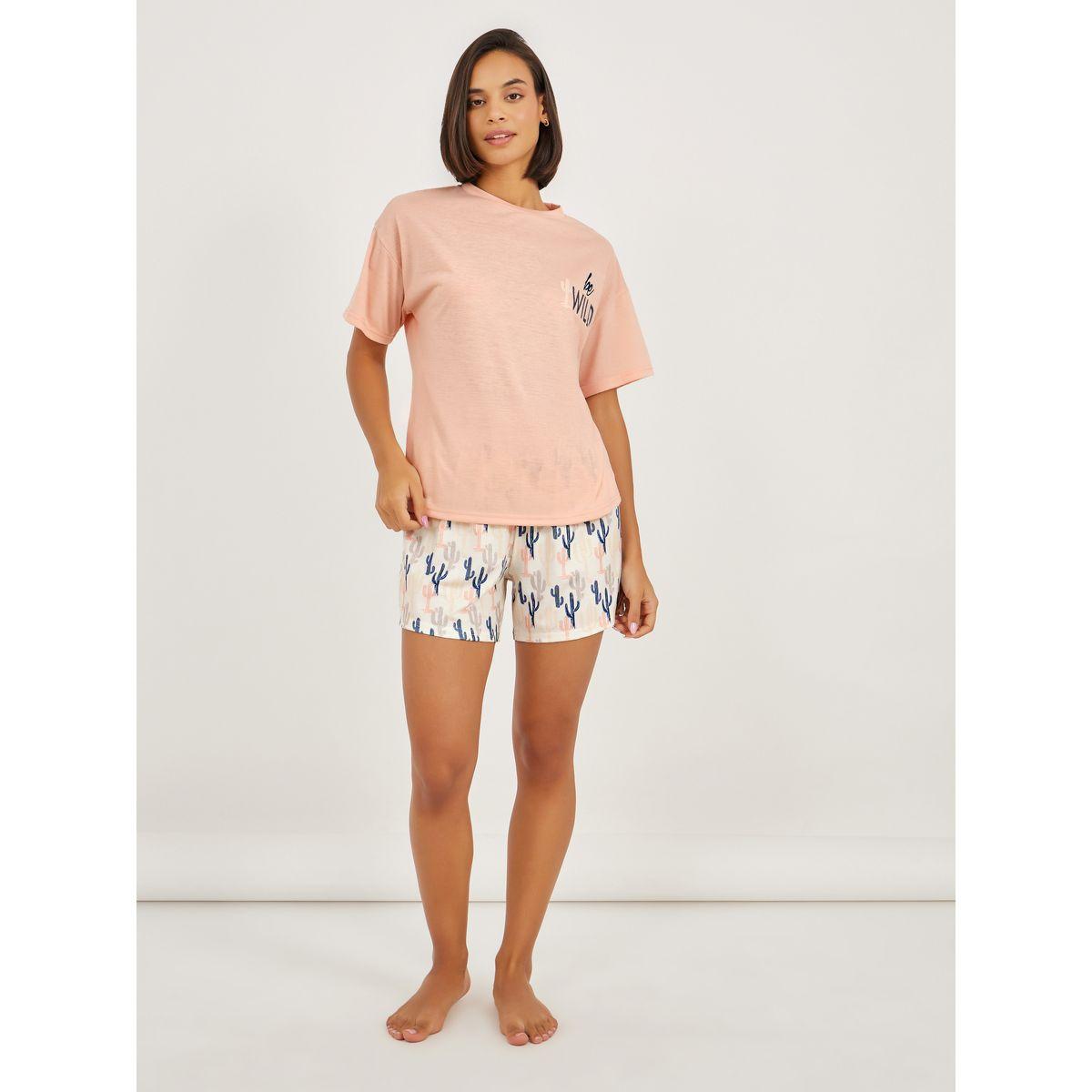 مجموعة من شورت وتيشيرت بطبعة جرافيك-women-clothing-nightwear-pyjamas-shortsets-image-2