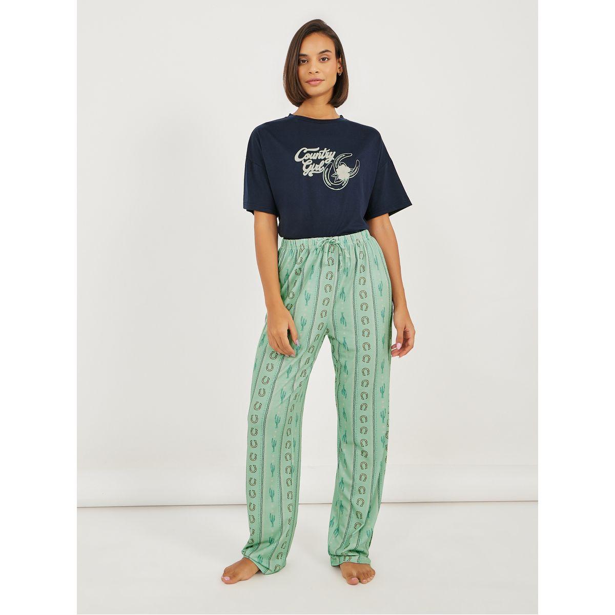 طقم من بنطال بيجاما وتيشيرت بطبعة جرافيك-women-clothing-nightwear-pyjamas-longsets-image-4