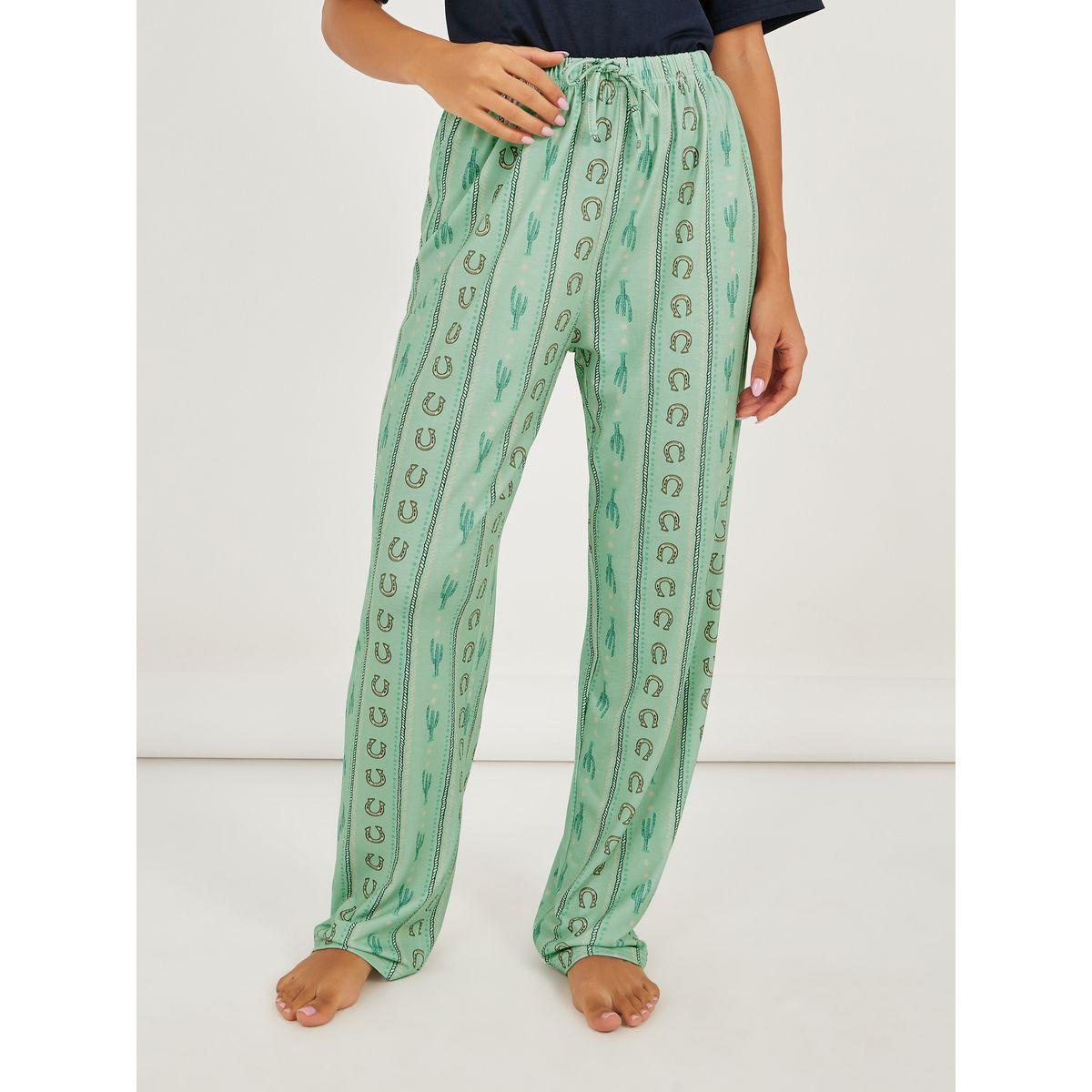 طقم من بنطال بيجاما وتيشيرت بطبعة جرافيك-women-clothing-nightwear-pyjamas-longsets-image-5