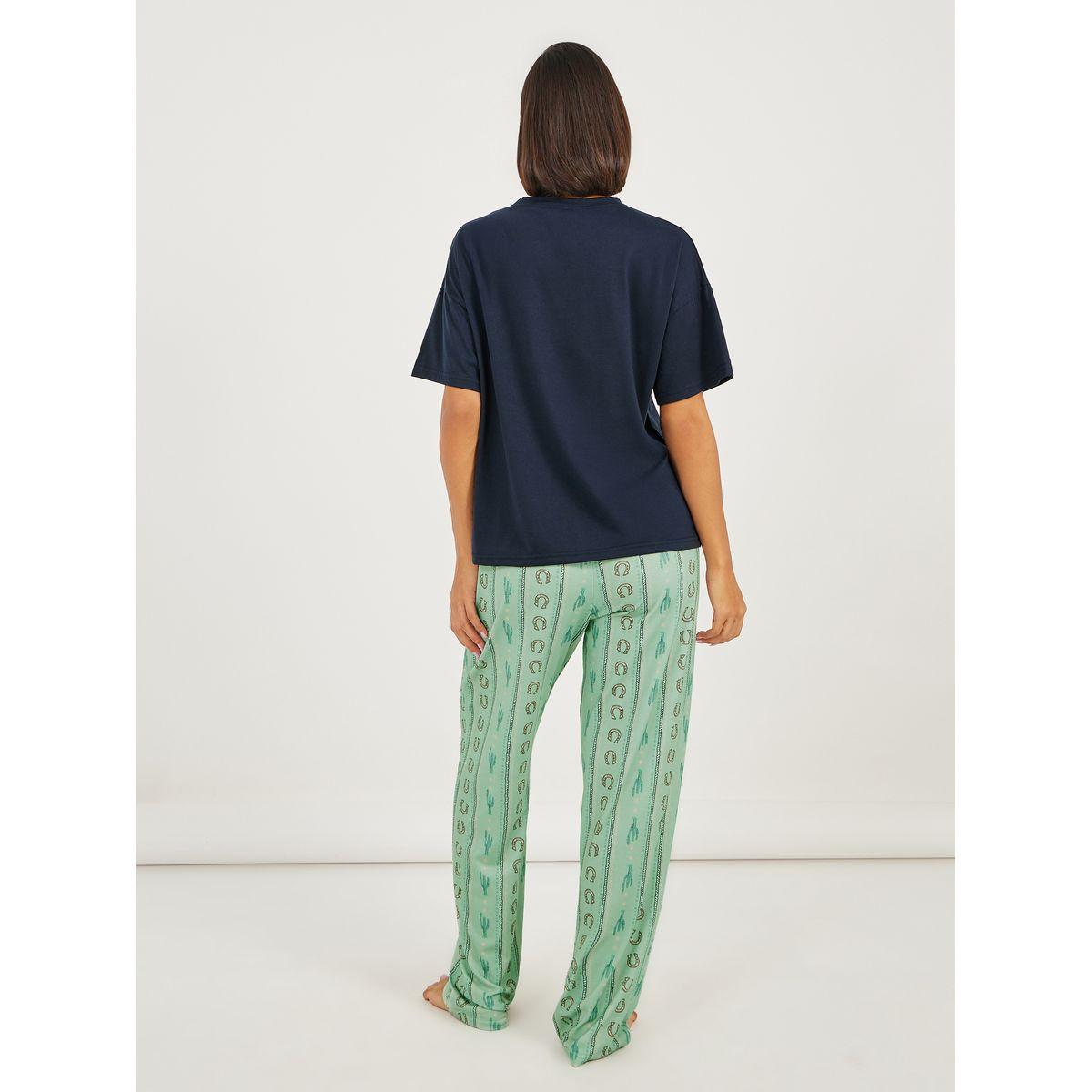 طقم من بنطال بيجاما وتيشيرت بطبعة جرافيك-women-clothing-nightwear-pyjamas-longsets-image-6