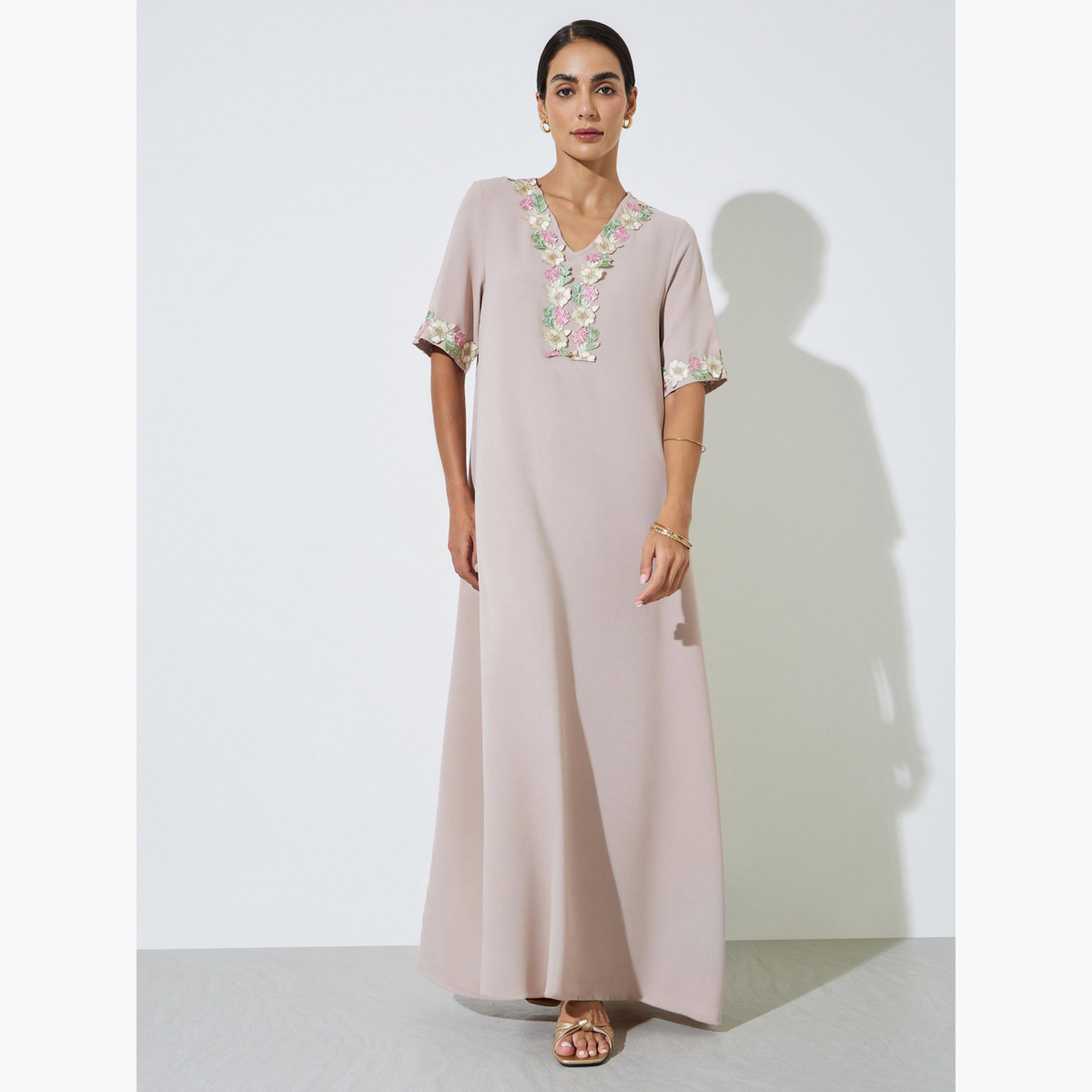 جلابية بتفاصيل دانتيل ونقشة زهور-women-arabicclothing-jalabiyas-image-1