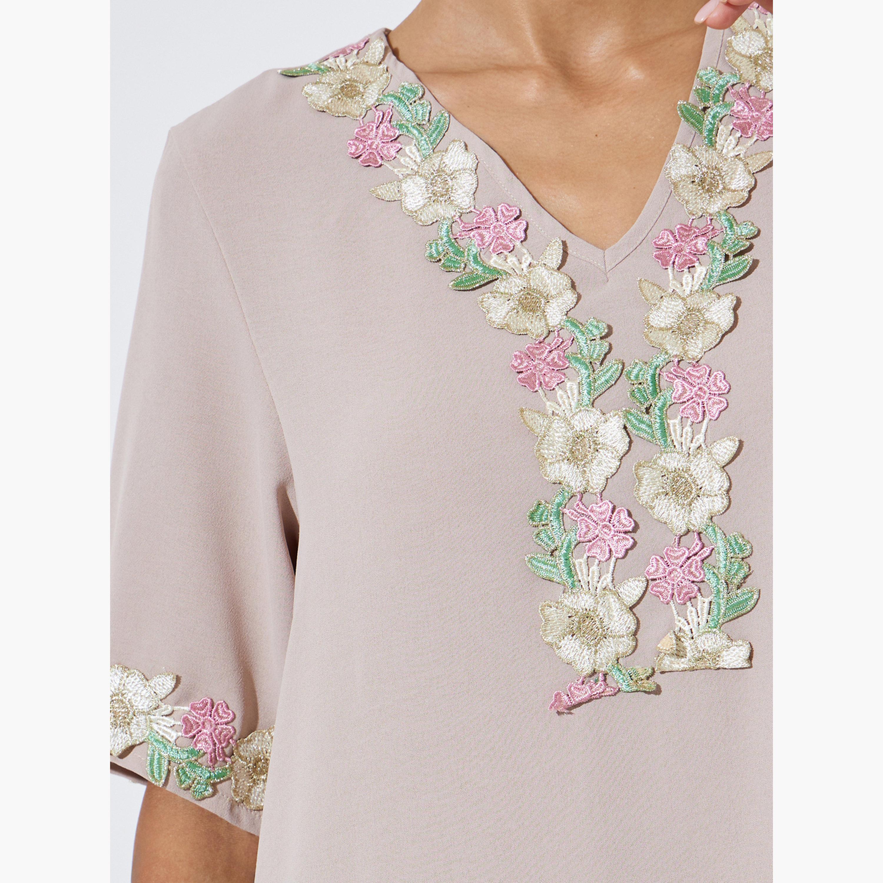 جلابية بتفاصيل دانتيل ونقشة زهور-women-arabicclothing-jalabiyas-image-4