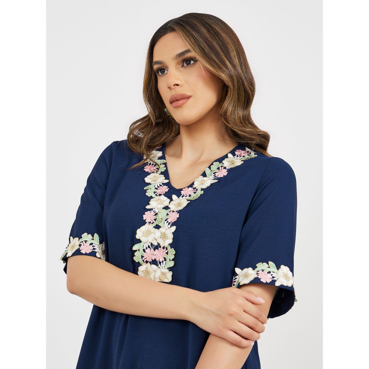 جلابية طويلة بتفاصيل دانتيل بنمط زهور-women-arabicclothing-jalabiyas-image-5
