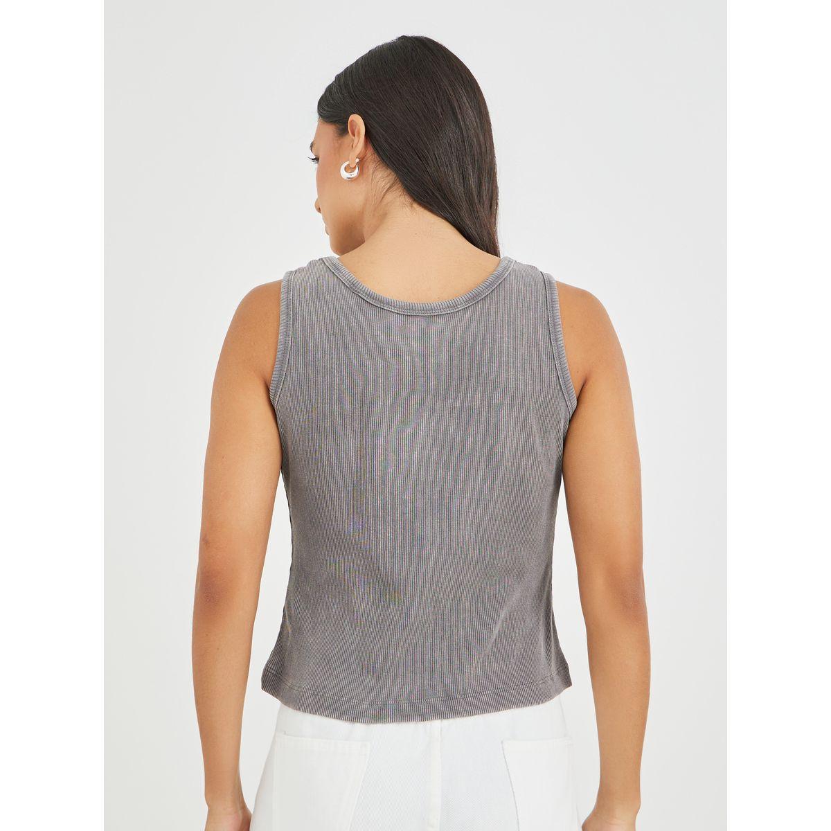 بلوزة بلا أكمام بتفاصيل مضلعة ومرصعة بنجوم-women-clothing-tshirts-image-4