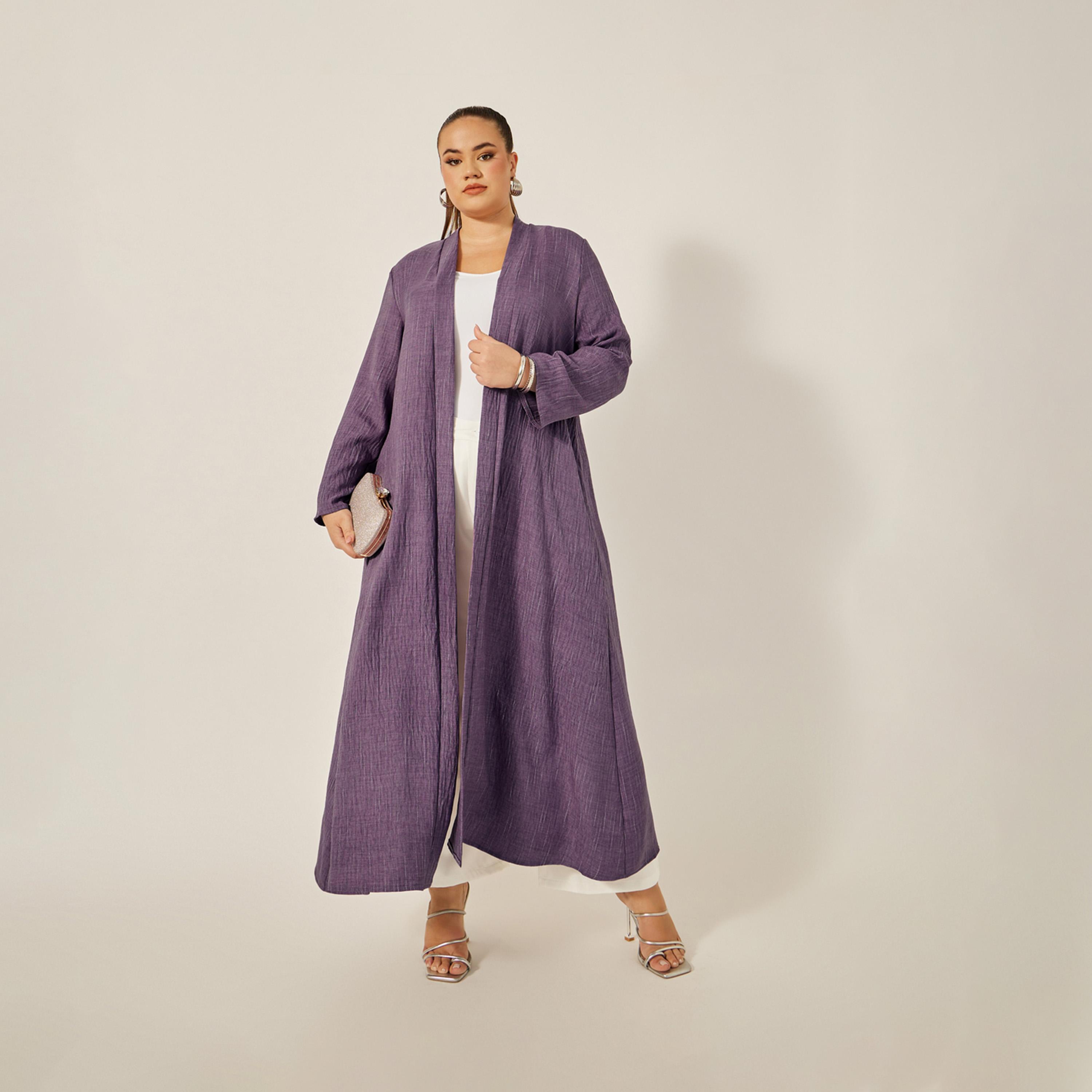ستايلي - عباية مخططة بمقاسا كبير مع تفاصيل كسرات في الخلف-women-arabicclothing-abayas-image-2