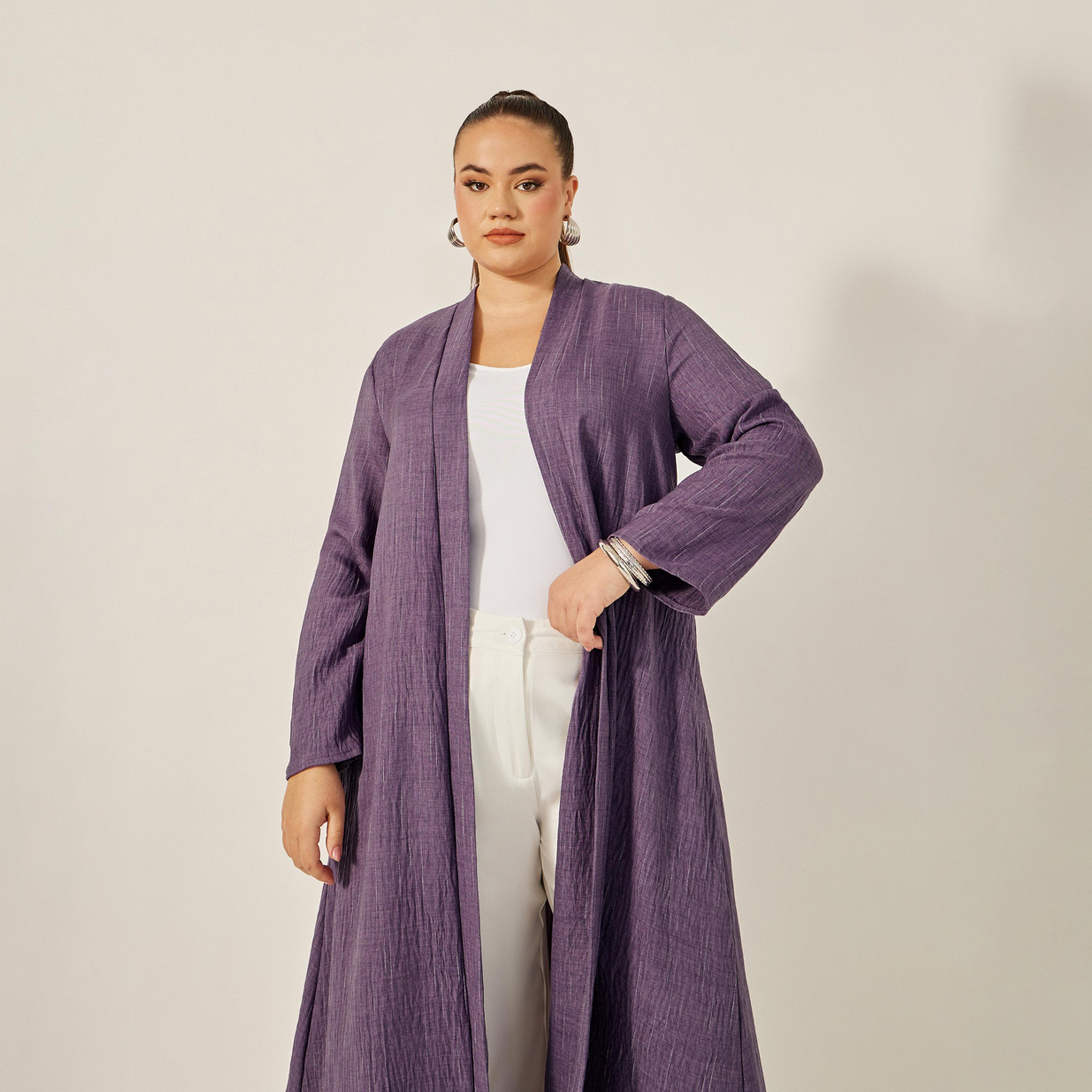 ستايلي - عباية مخططة بمقاسا كبير مع تفاصيل كسرات في الخلف-women-arabicclothing-abayas-image-4