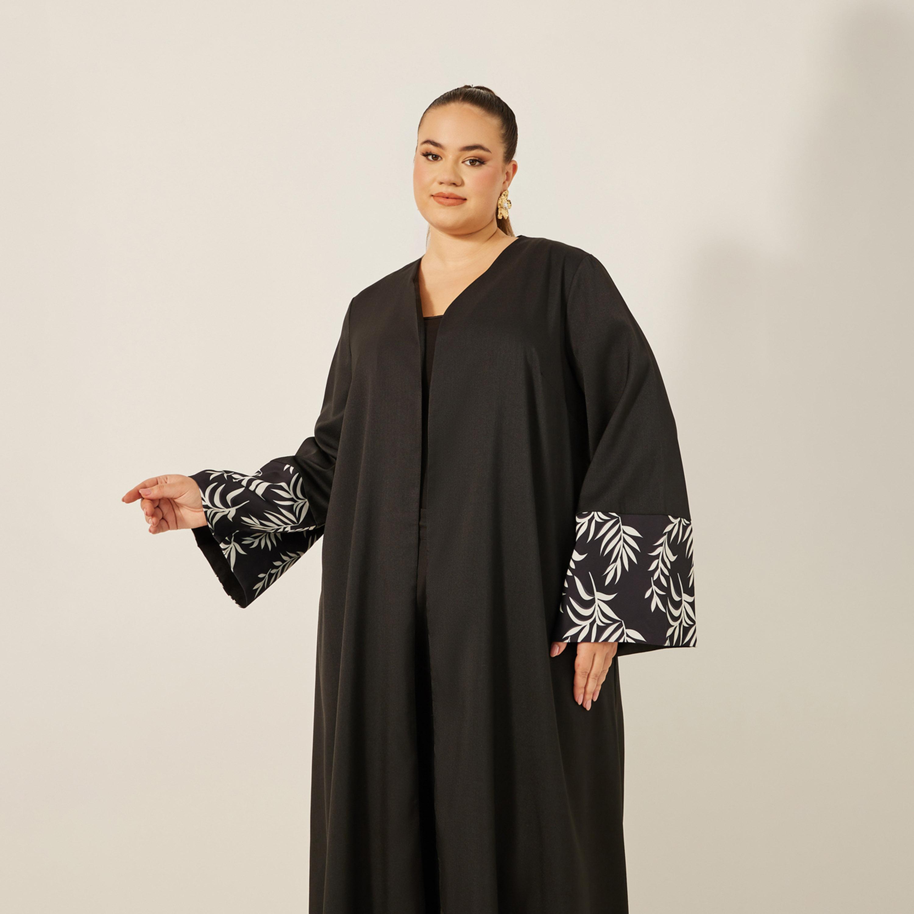 أميرة x ستايلي Plus Size A-Line Front Open Abaya with Printed Tonal Detail-women-arabicclothing-abayas-image-3