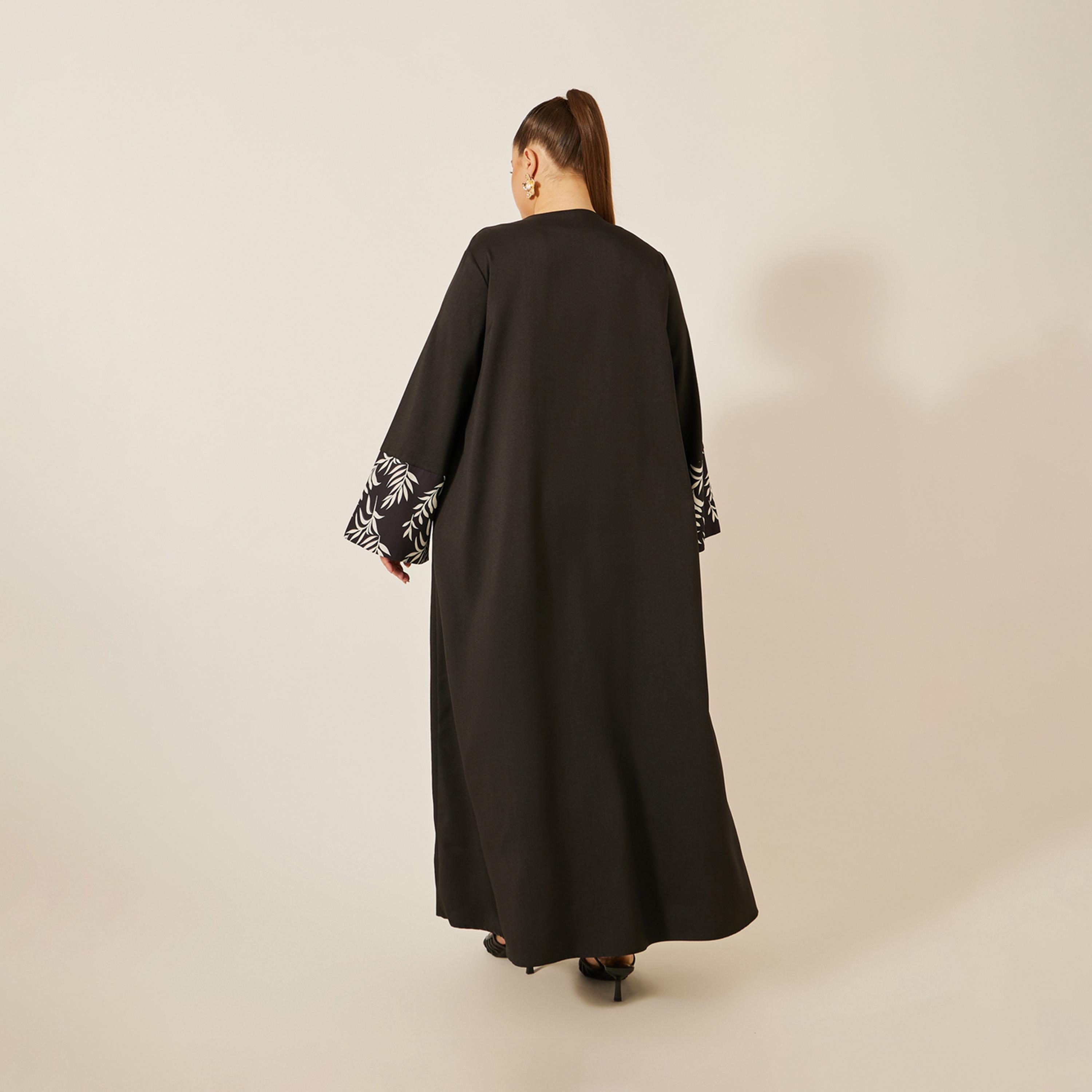 أميرة x ستايلي Plus Size A-Line Front Open Abaya with Printed Tonal Detail-women-arabicclothing-abayas-image-5