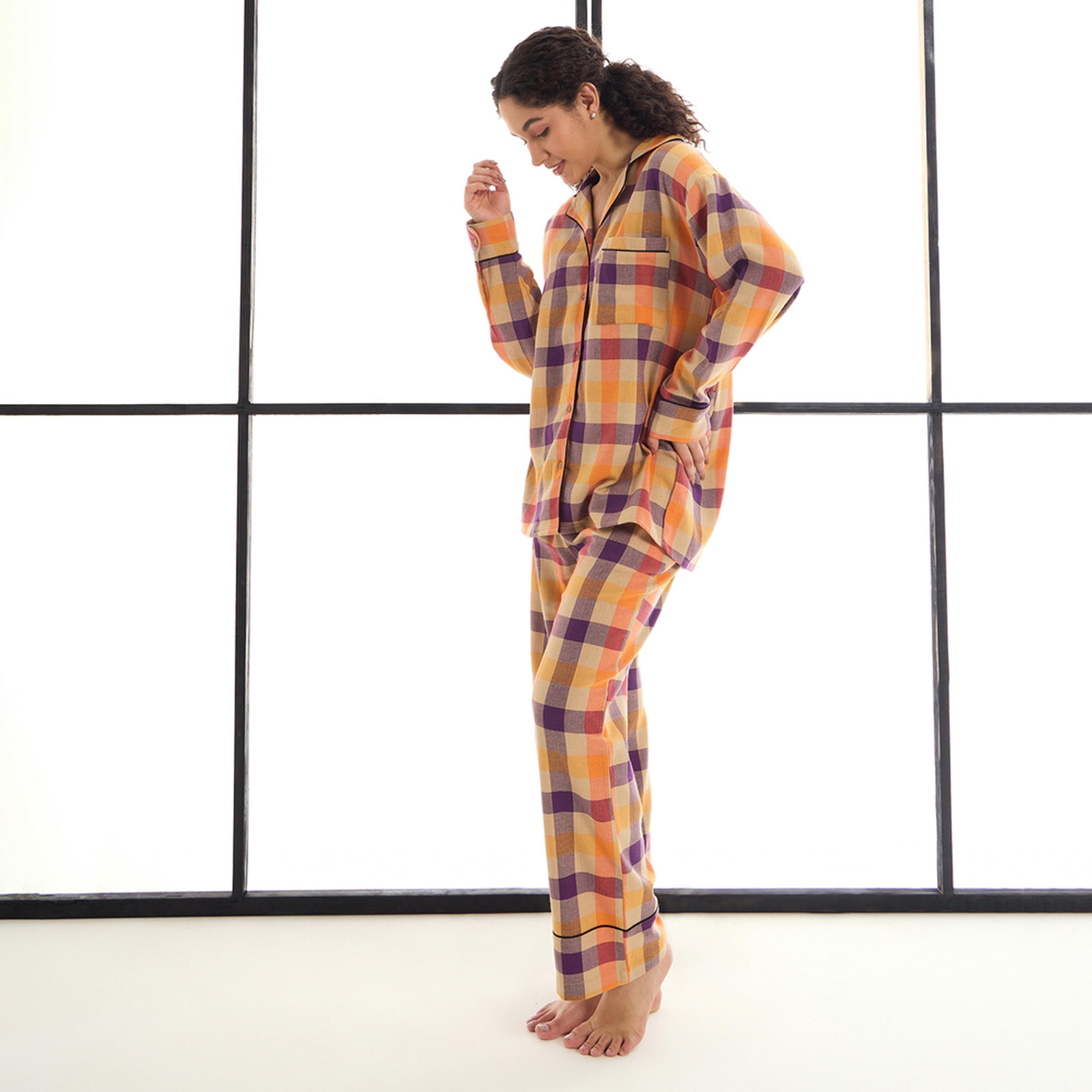ساسافراس × ستايلي - طقم قميص وبنطال نوم من القطن مربعات-women-clothing-nightwear-pyjamas-longsets-image-3