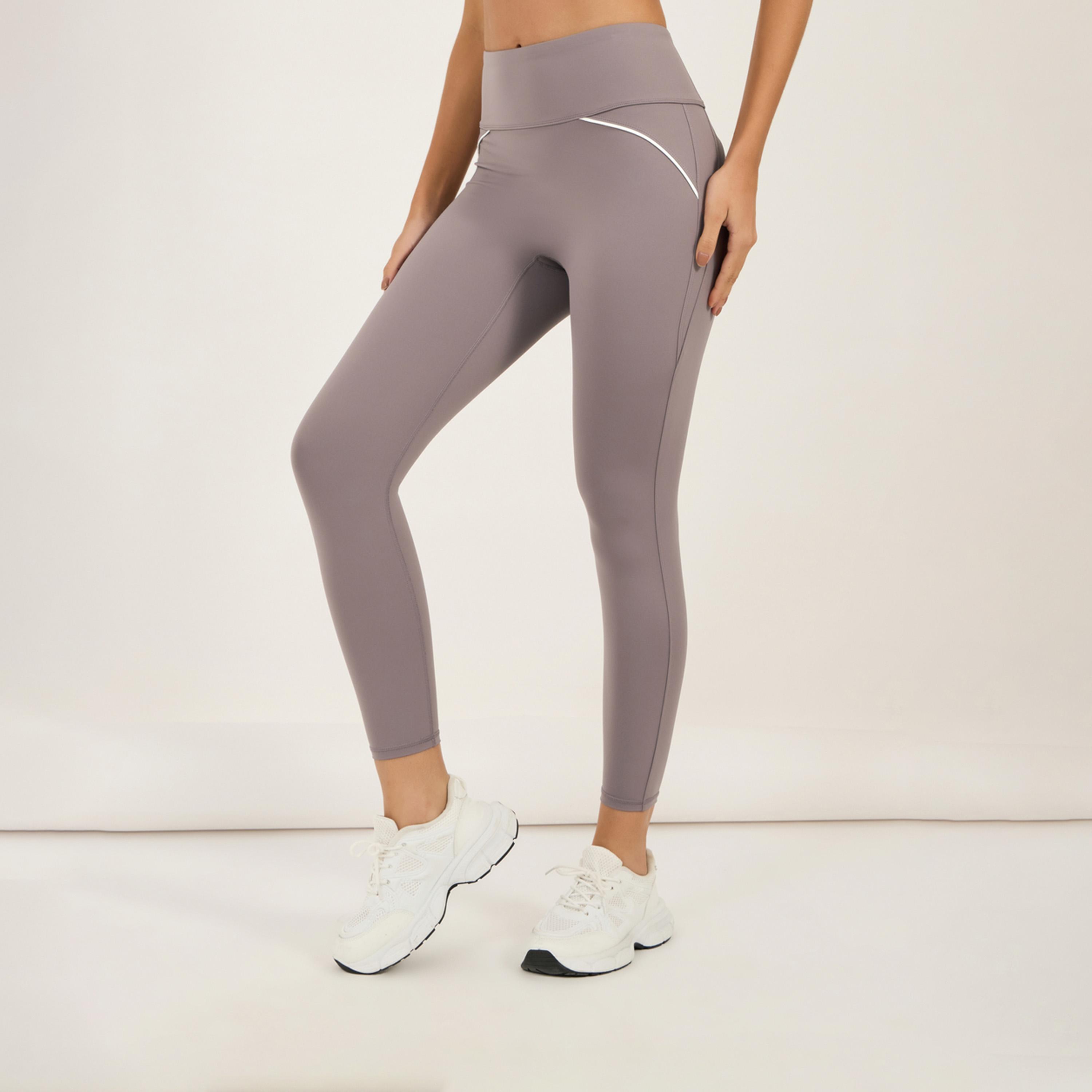 ستايلي - طقم حمالة صدر رياضية بأحزمة ظهر متعددة مع ليقنز-women-clothing-sportswearandactivewear-trackpantsandtracksuits-image-4