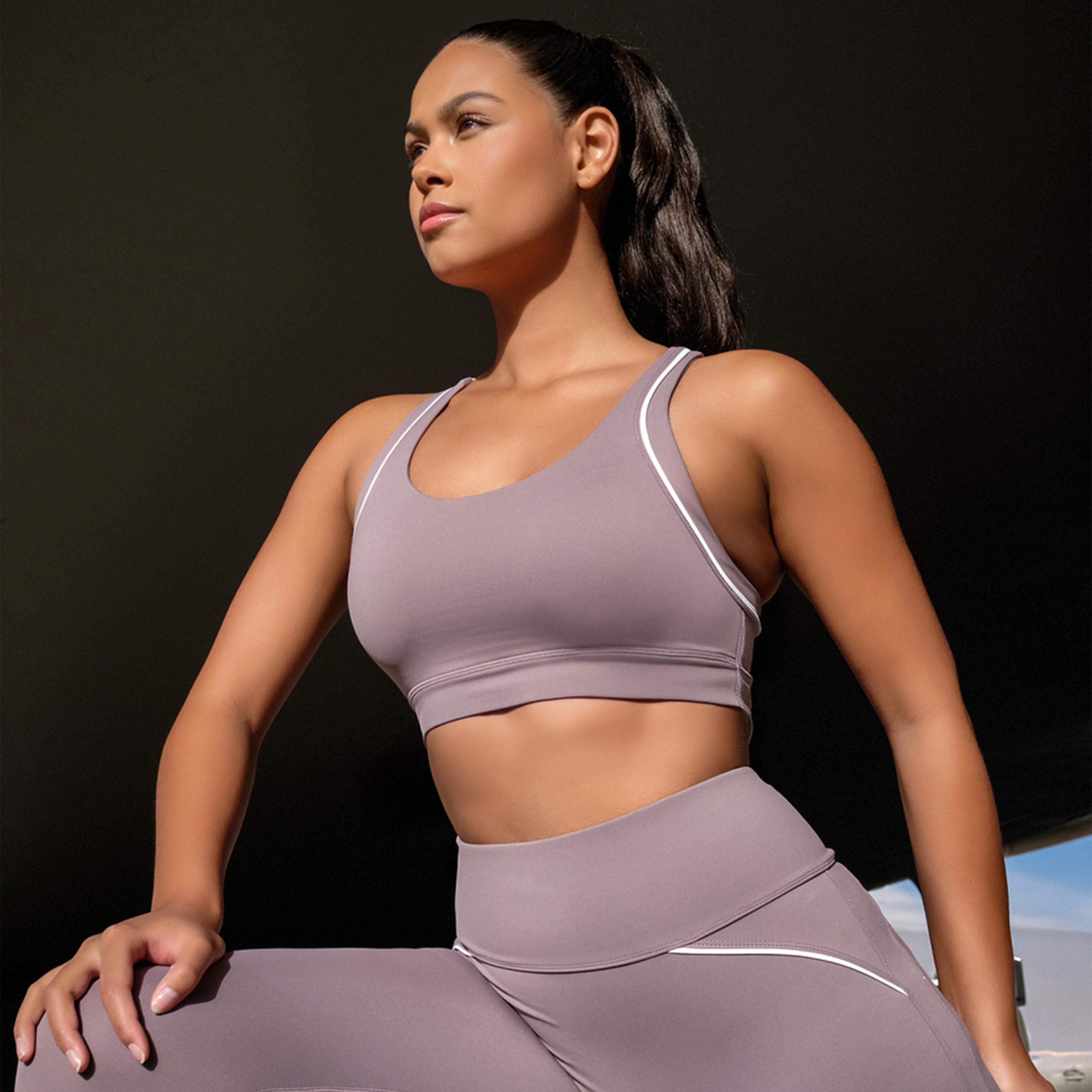ستايلي - طقم حمالة صدر رياضية بأحزمة ظهر متعددة مع ليقنز-women-clothing-sportswearandactivewear-trackpantsandtracksuits-image-8