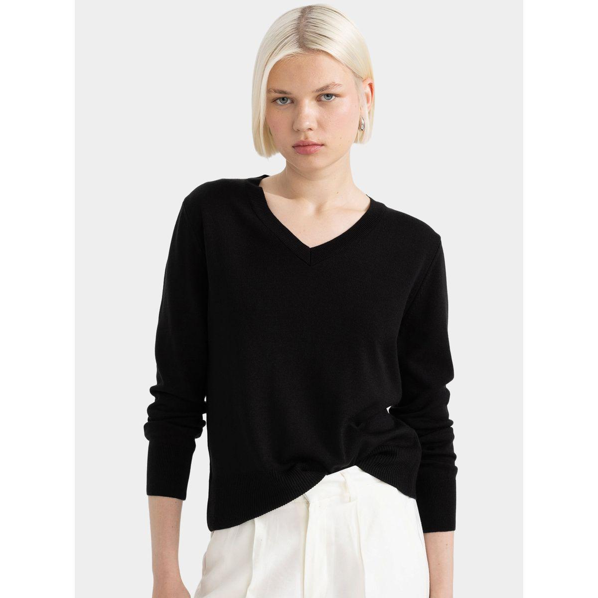 DeFacto X Styli  Plain V Neck Relaxed Fit Sweater-women-winterwear-cardigansandjumpers-cardigans-image-2