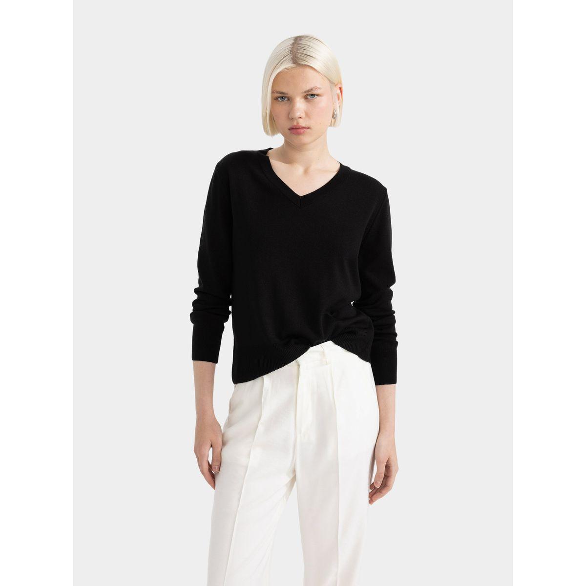 DeFacto X Styli  Plain V Neck Relaxed Fit Sweater-women-winterwear-cardigansandjumpers-cardigans-image-4