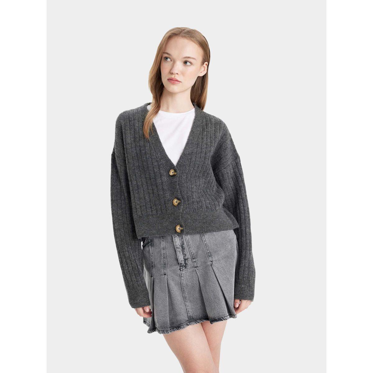 DeFacto X Styli  Ribbed V Neck Oversized Crop Cardigan-women-winterwear-cardigansandjumpers-cardigans-image-3