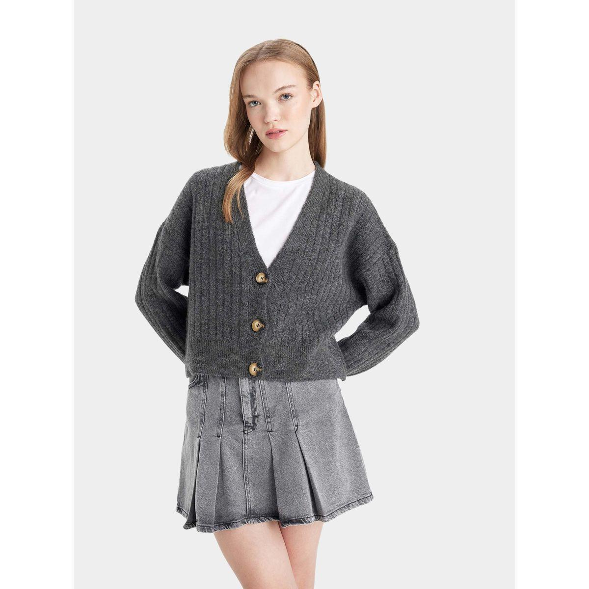 DeFacto X Styli  Ribbed V Neck Oversized Crop Cardigan-women-winterwear-cardigansandjumpers-cardigans-image-4