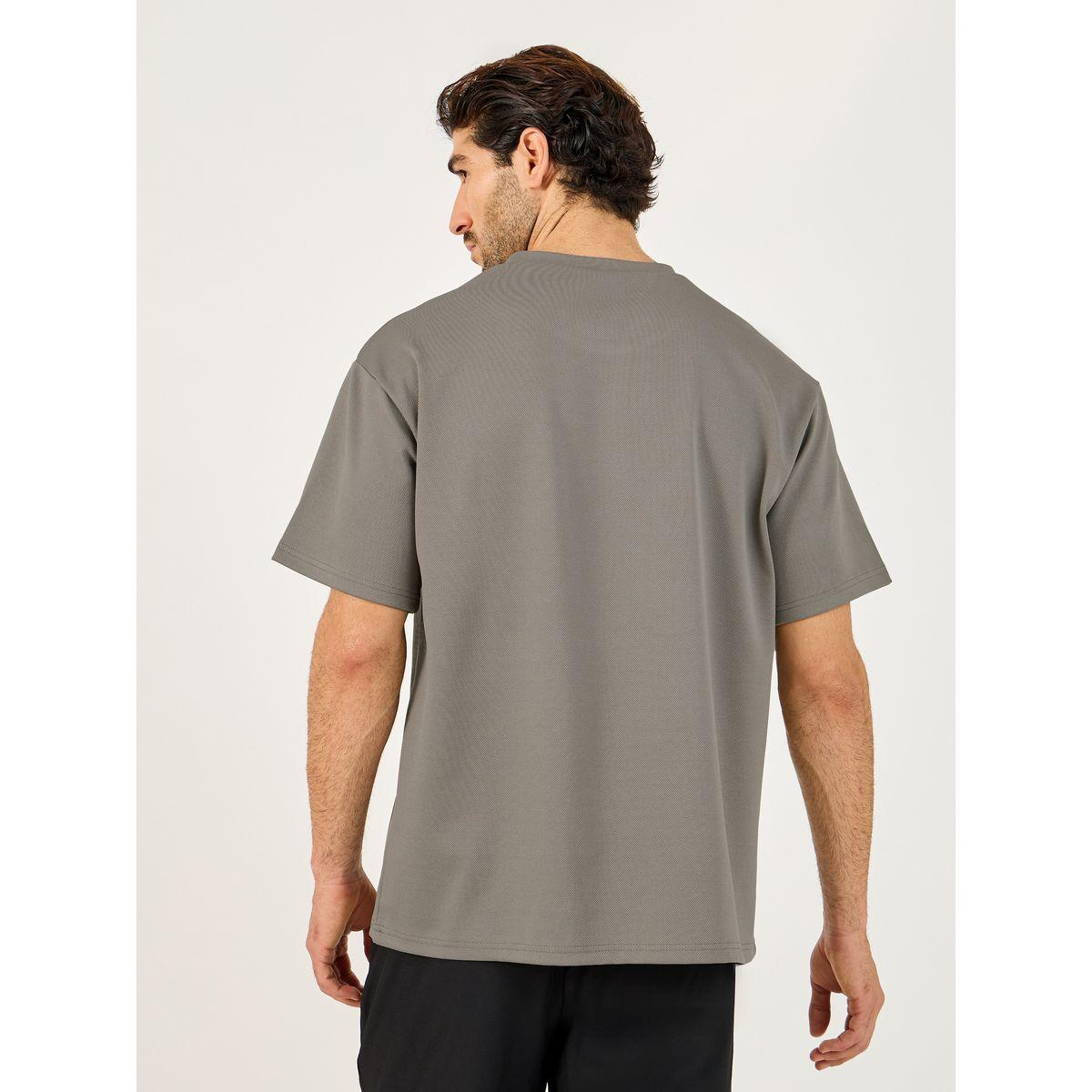 تيشيرت رياضي فضفاض بتفاصيل بارزة الملمس-men-clothing-sportswearandactivewear-tshirtsandpolos-image-1