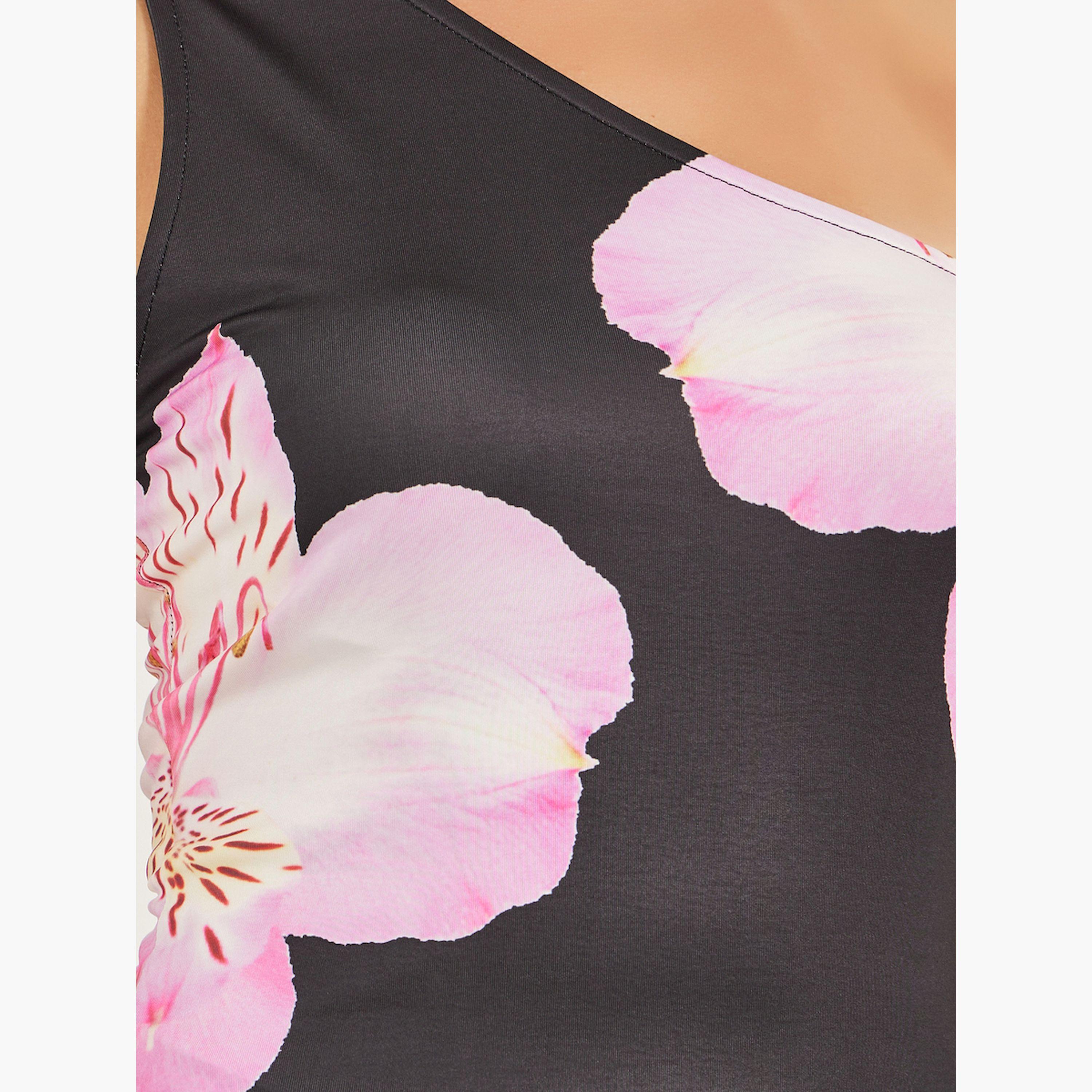 ستايلي - بلوزة ملائمة للجسم بكتف واحد بطبعة زهور-women-clothing-tshirts-image-4