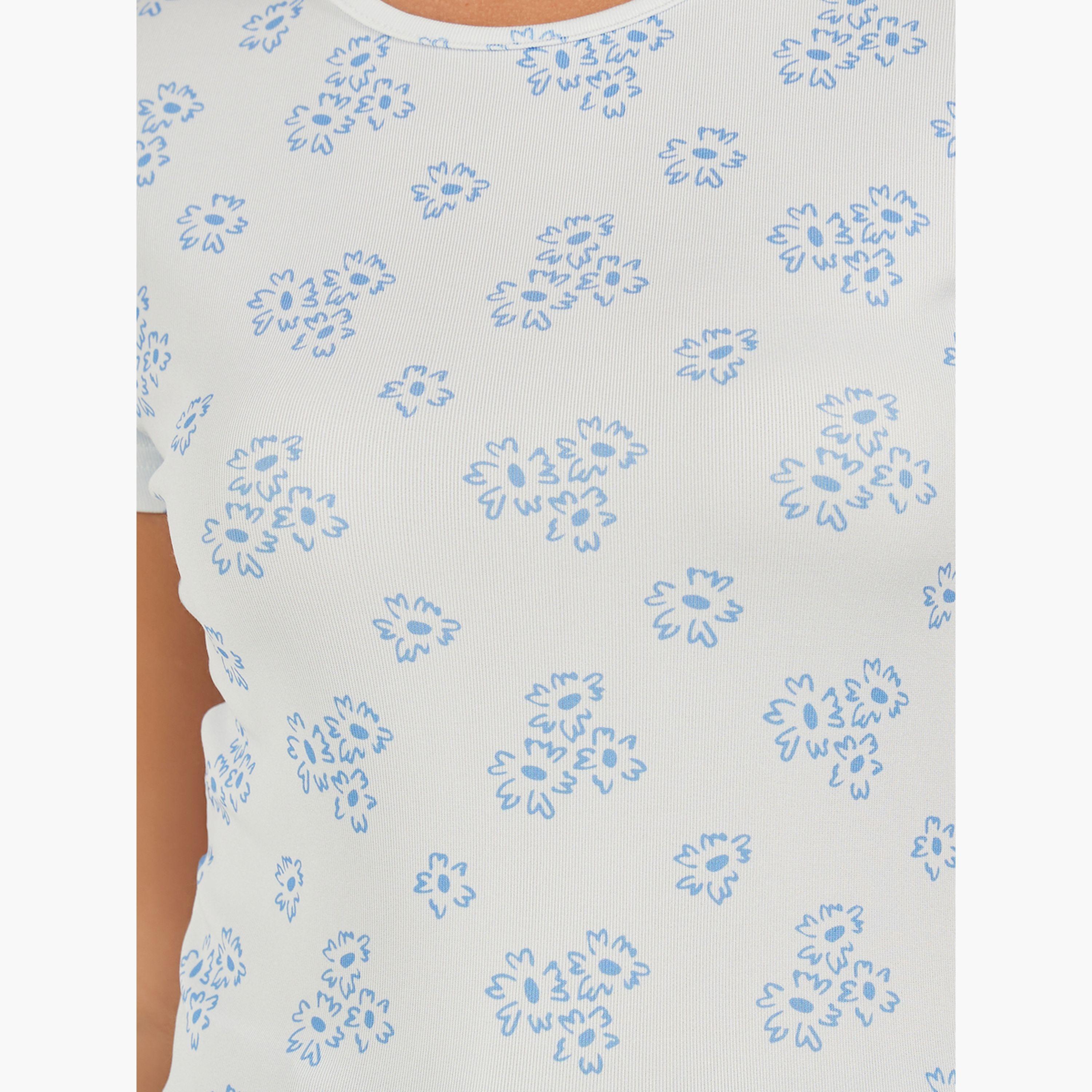 ستايلي - تي شيرت بطبعة زهور مضلعة ورقبة دائرية-women-clothing-tshirts-image-4