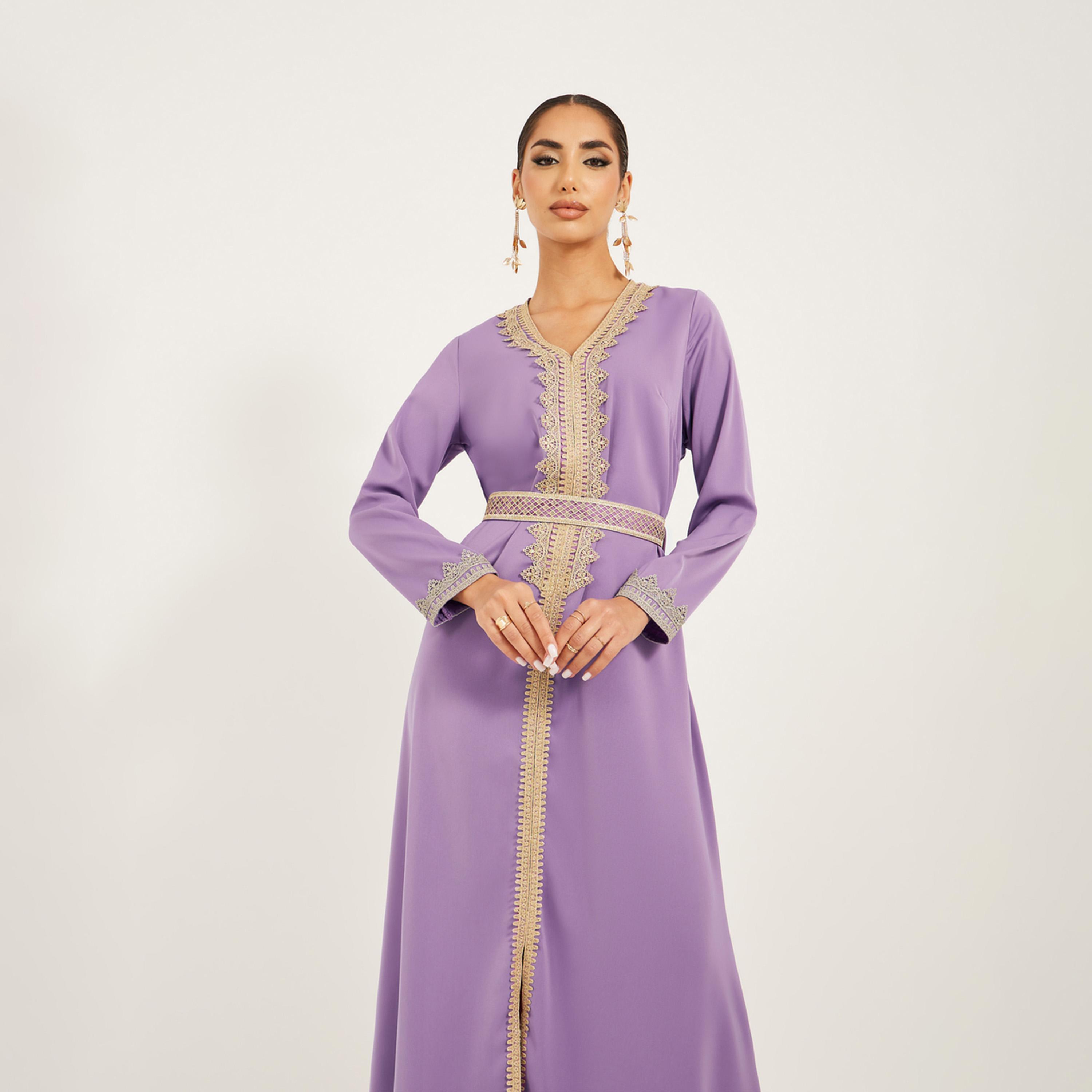 Amirah X Styli Arabic Kaftan With V Neck And Gold Lace Trims At Neckline, Sleeve Hem And Centre Front Along With Fabric Belt. Lace Trim On Fabric Belt-women-arabicclothing-kaftan-image-3