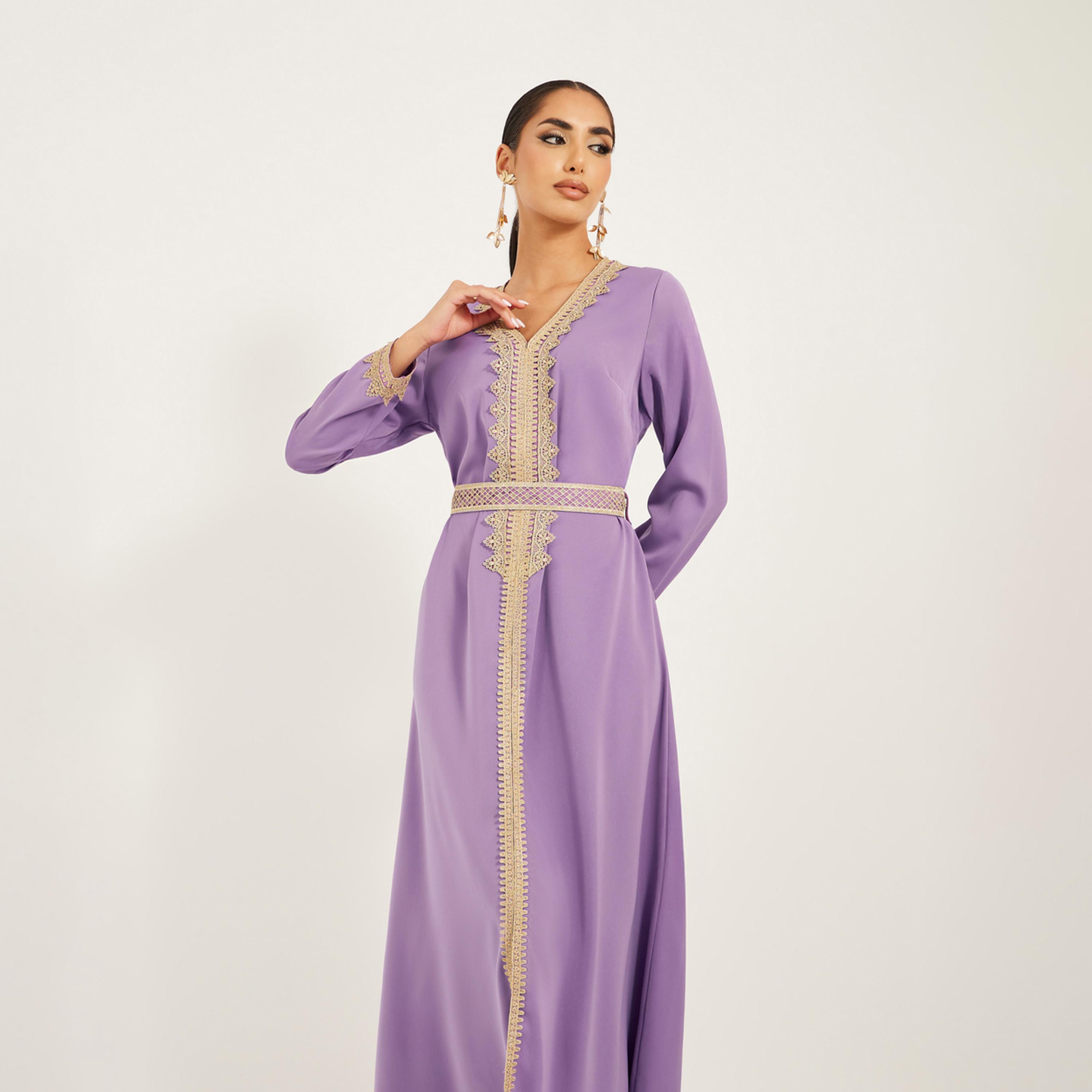 Amirah X Styli Arabic Kaftan With V Neck And Gold Lace Trims At Neckline, Sleeve Hem And Centre Front Along With Fabric Belt. Lace Trim On Fabric Belt-women-arabicclothing-kaftan-image-4