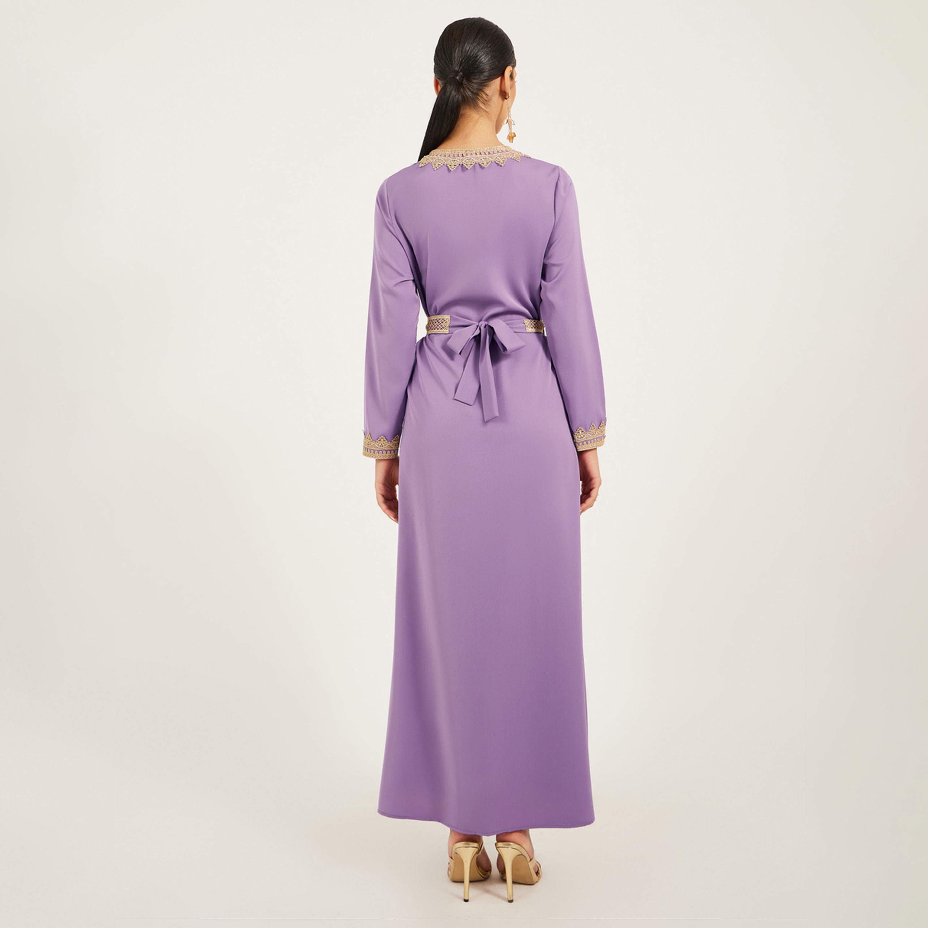 Amirah X Styli Arabic Kaftan With V Neck And Gold Lace Trims At Neckline, Sleeve Hem And Centre Front Along With Fabric Belt. Lace Trim On Fabric Belt-women-arabicclothing-kaftan-image-6