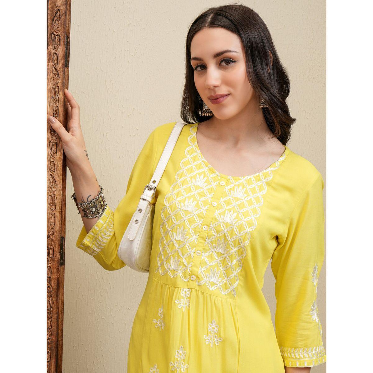 مجموعة من بنطال بالازو مع كورتا مُطرّزة بزهور فيشود × ستايلي-women-clothing-ethnicwear-kurtasets-image-1
