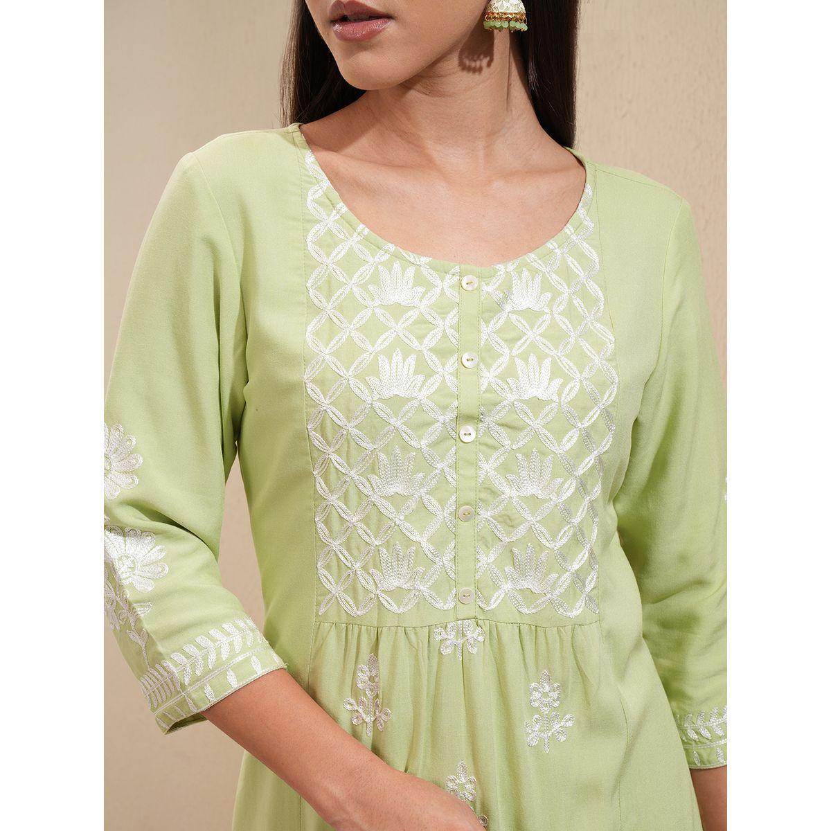 مجموعة من بنطال بالازو مع كورتا مُطرّزة بزهور فيشود × ستايلي-women-clothing-ethnicwear-kurtasets-image-5
