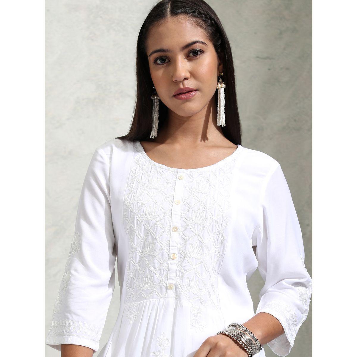 مجموعة من بنطال بالازو مع كورتا مُطرّزة بزهور فيشود × ستايلي-women-clothing-ethnicwear-kurtasets-image-1