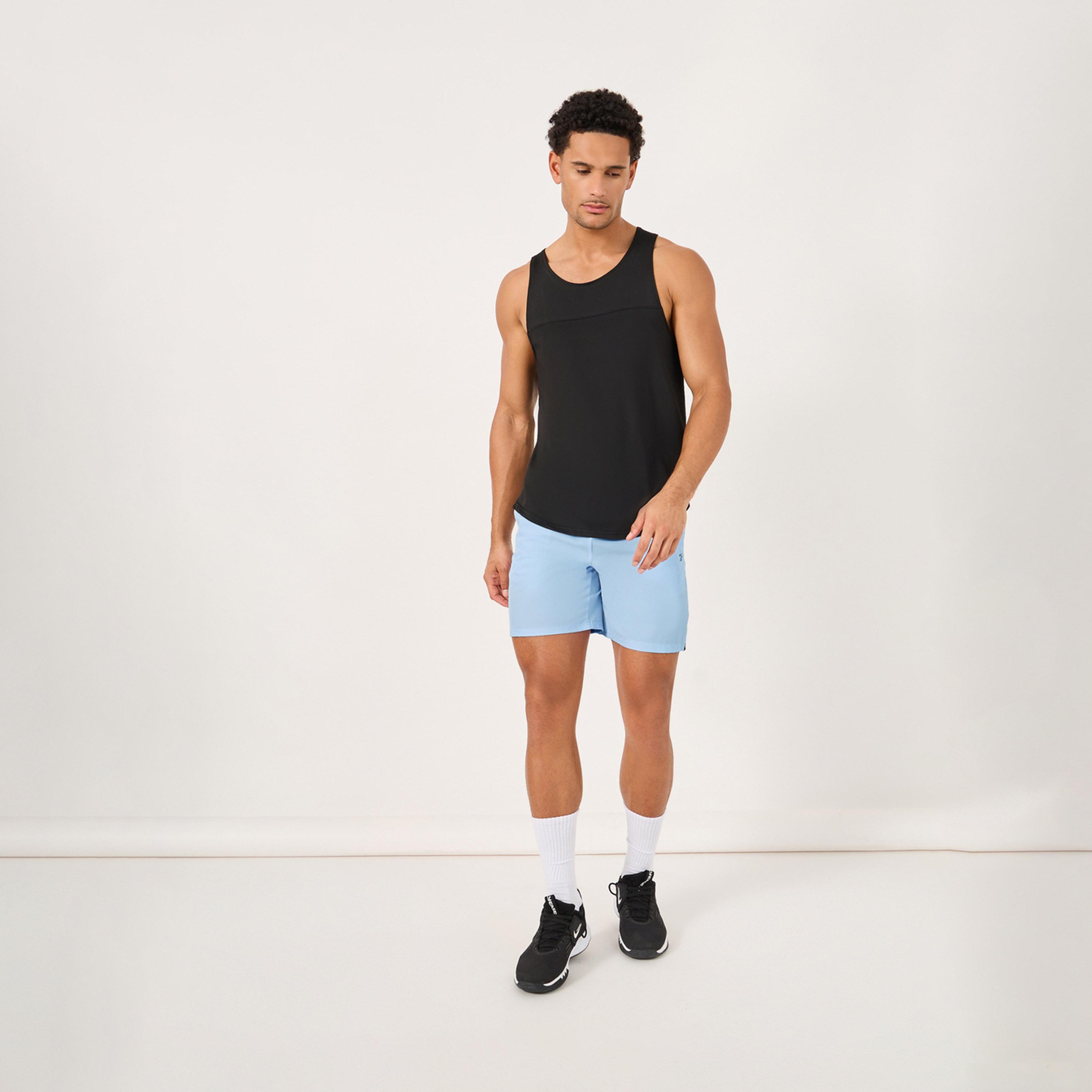 ستايلي - شورت للجري بطبعة شعار مع جيب جانبي - 9 انش-men-clothing-sportswearandactivewear-bottoms-shorts-image-3
