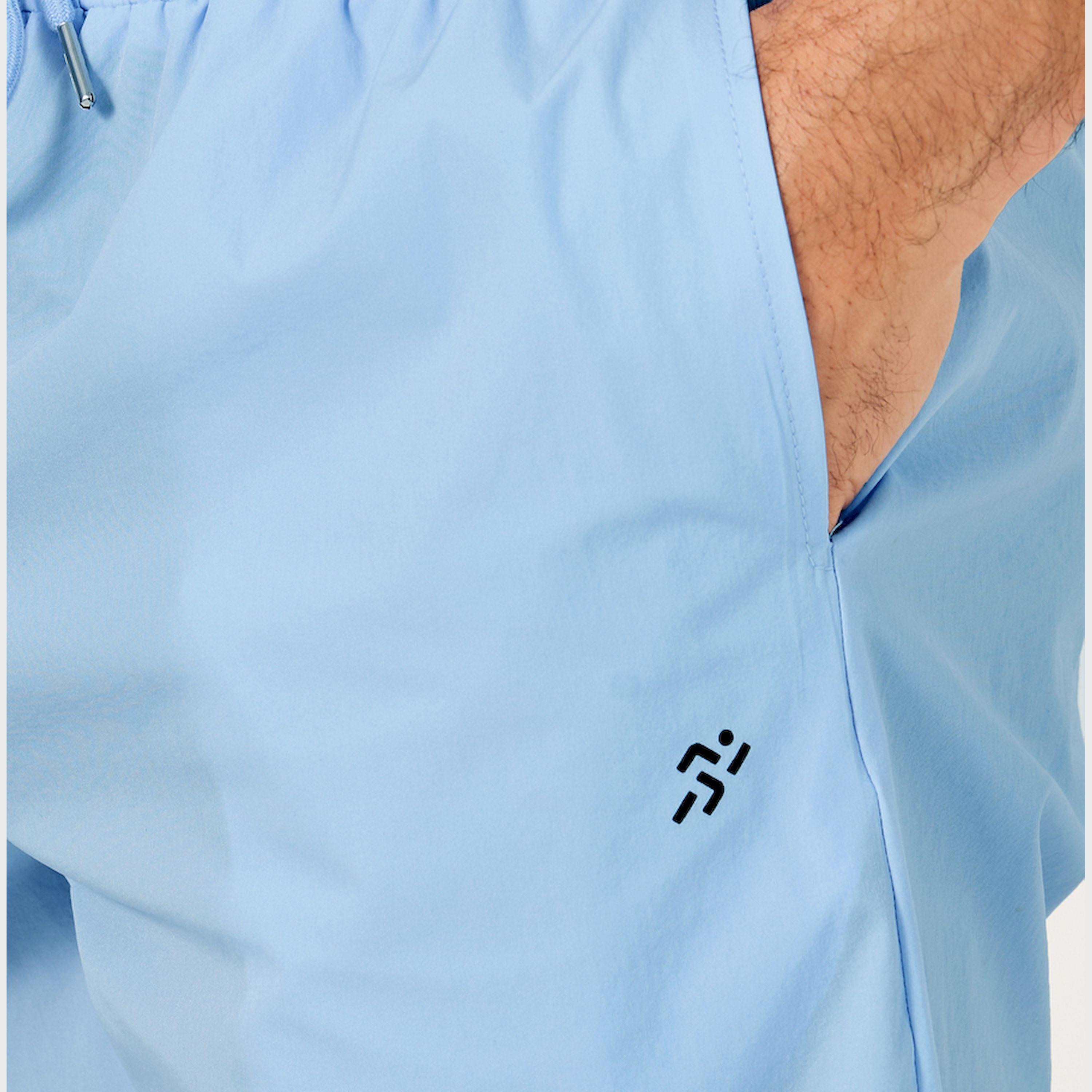 ستايلي - شورت للجري بطبعة شعار مع جيب جانبي - 9 انش-men-clothing-sportswearandactivewear-bottoms-shorts-image-4