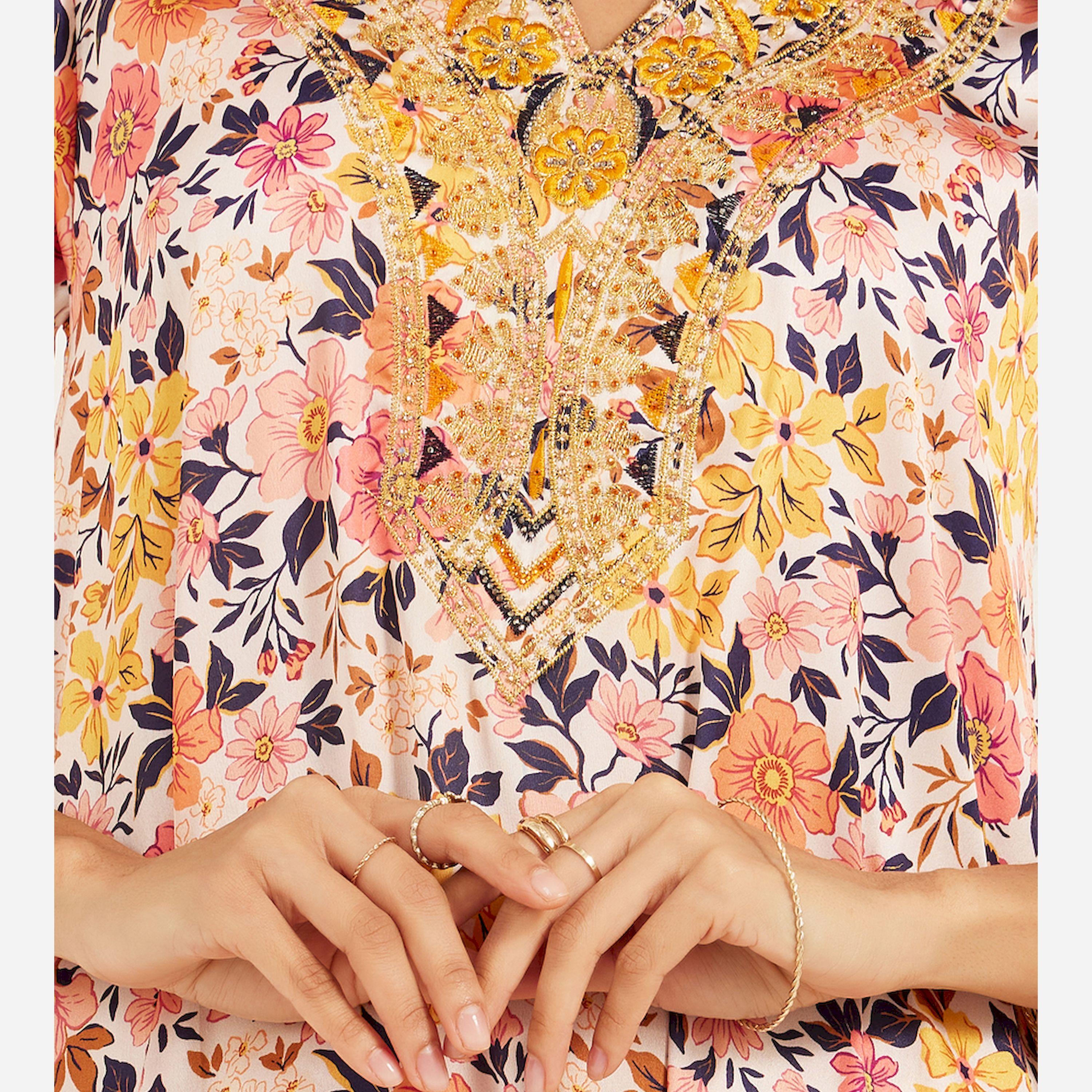 ماكسيم كرييشن × ستايلي - قفطان ساتان مطبوع بخيوط وأحجار-women-arabicclothing-kaftan-image-4