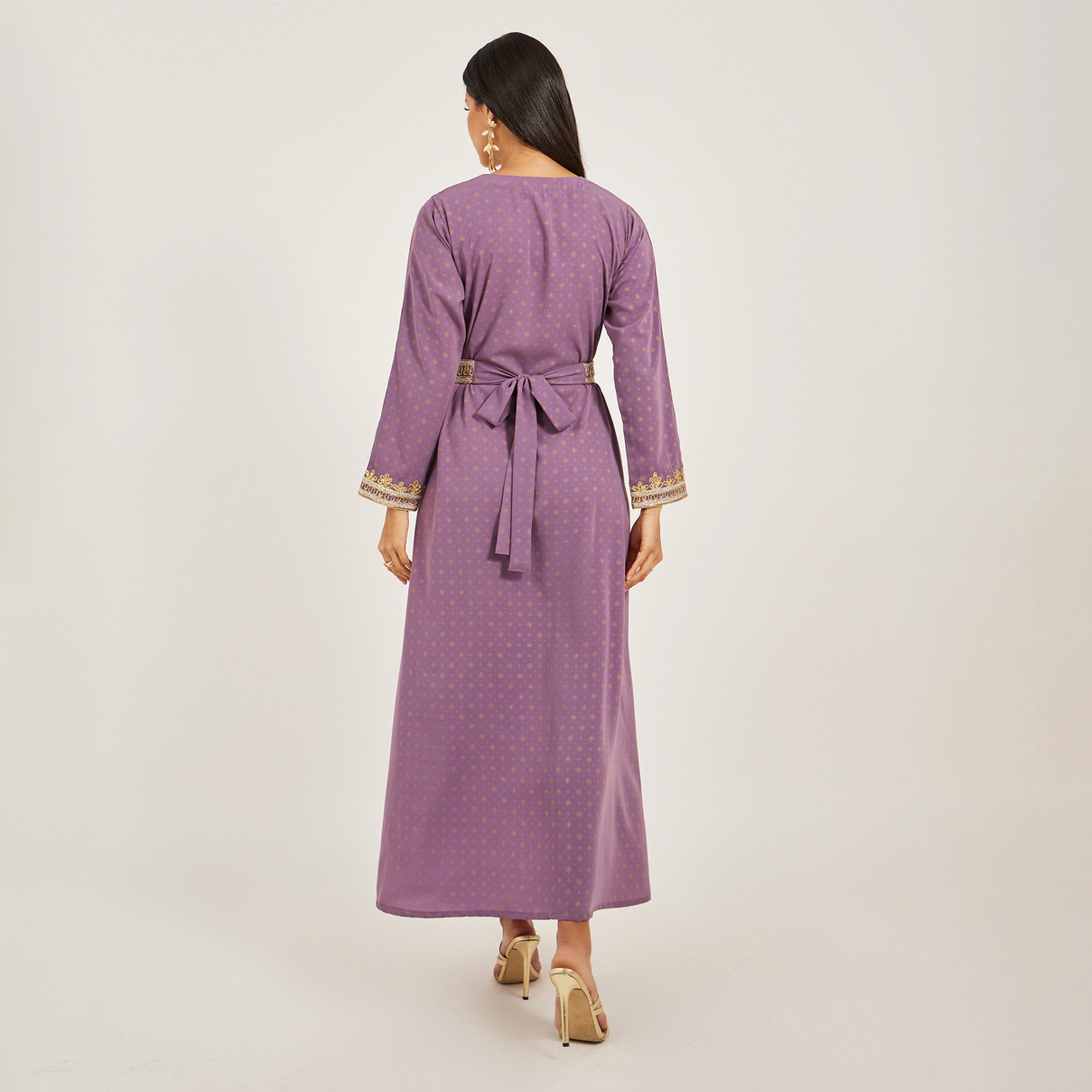ماكسيم كرييشن × ستايلي - قفطان مع زخارف وأحجار-women-arabicclothing-kaftan-image-5