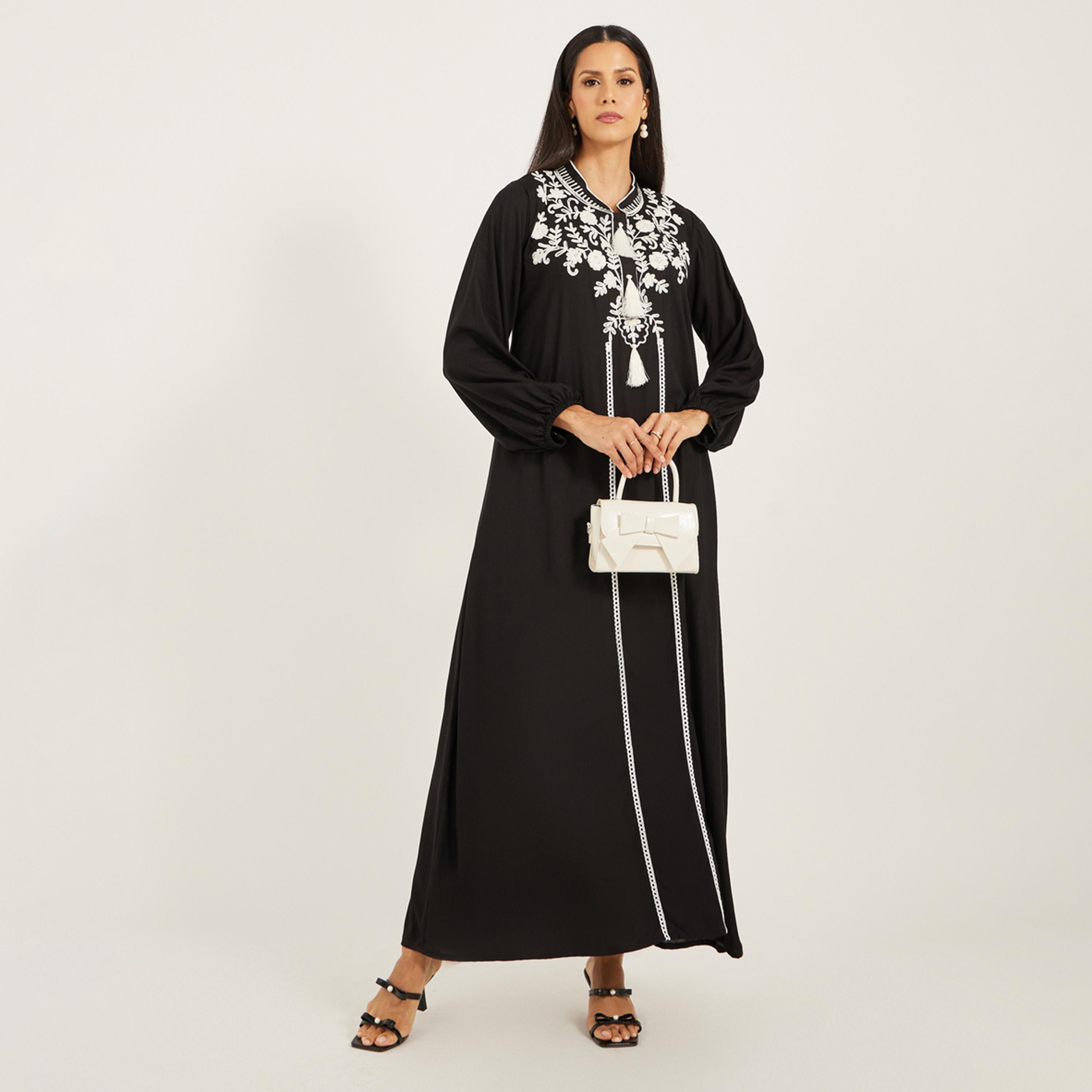 ماكسيم كريشن × ستايلي-  قفطان من الرايون مع تطريزات وشرابات-women-arabicclothing-kaftan-image-1