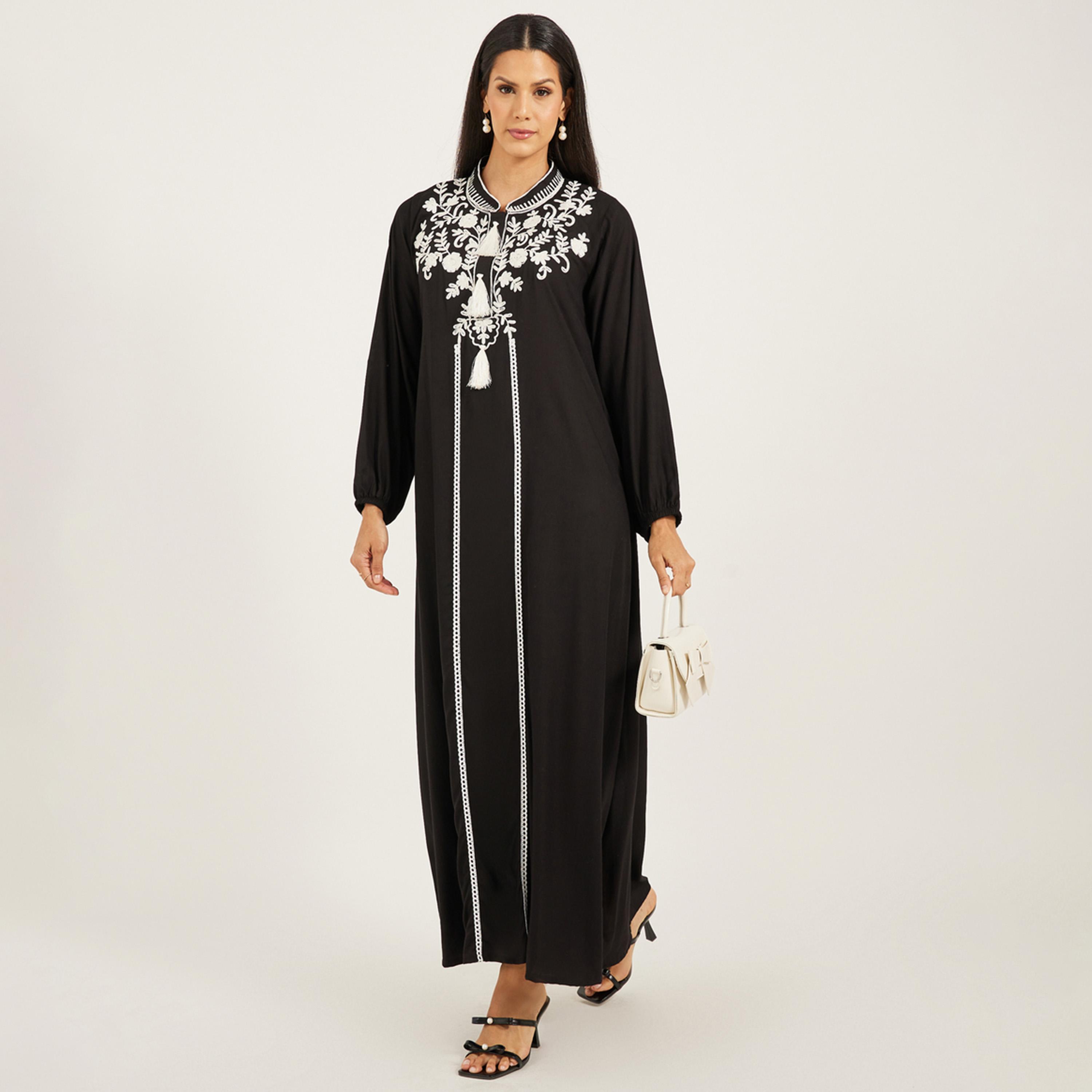 ماكسيم كريشن × ستايلي-  قفطان من الرايون مع تطريزات وشرابات-women-arabicclothing-kaftan-image-2