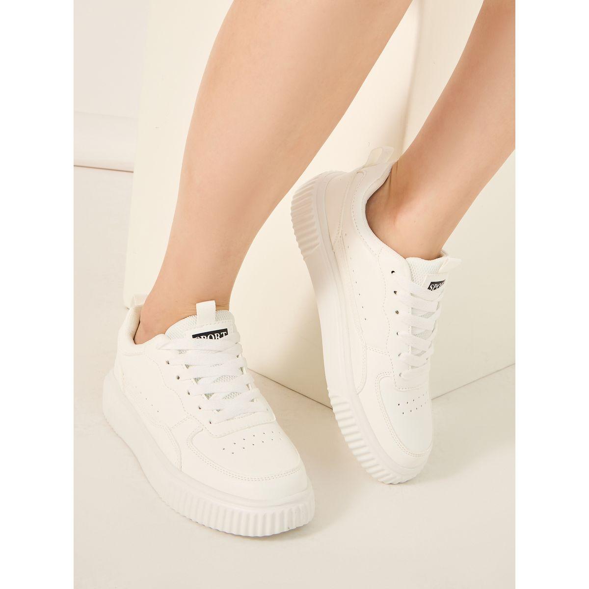 حذاء سنيكرز كلاسيكي برباط غلق-women-shoes-sneakers-image-1
