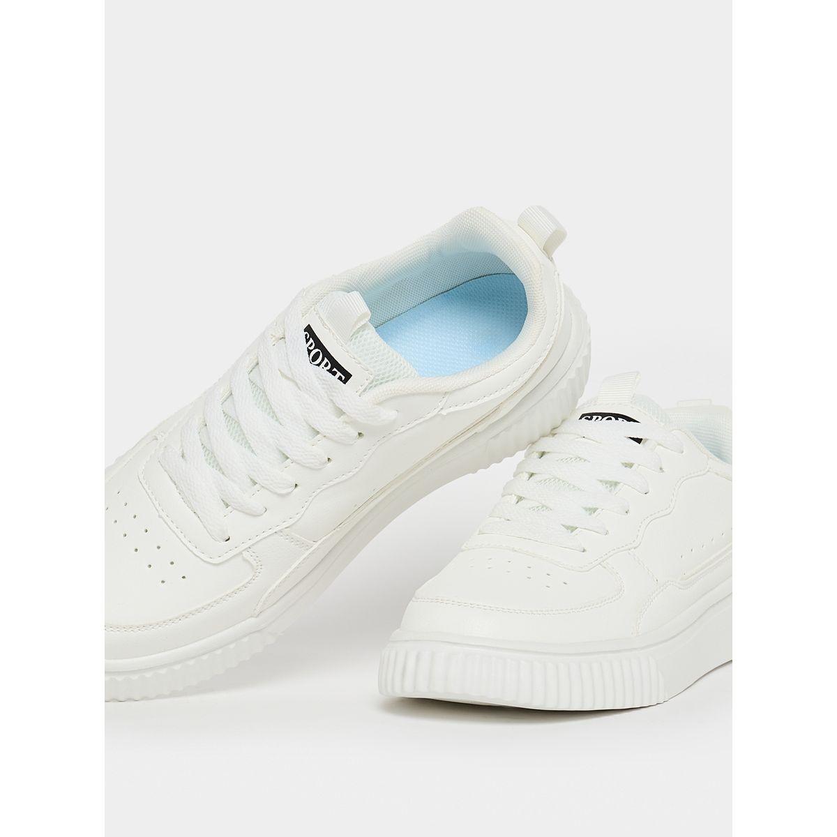 حذاء سنيكرز كلاسيكي برباط غلق-women-shoes-sneakers-image-4