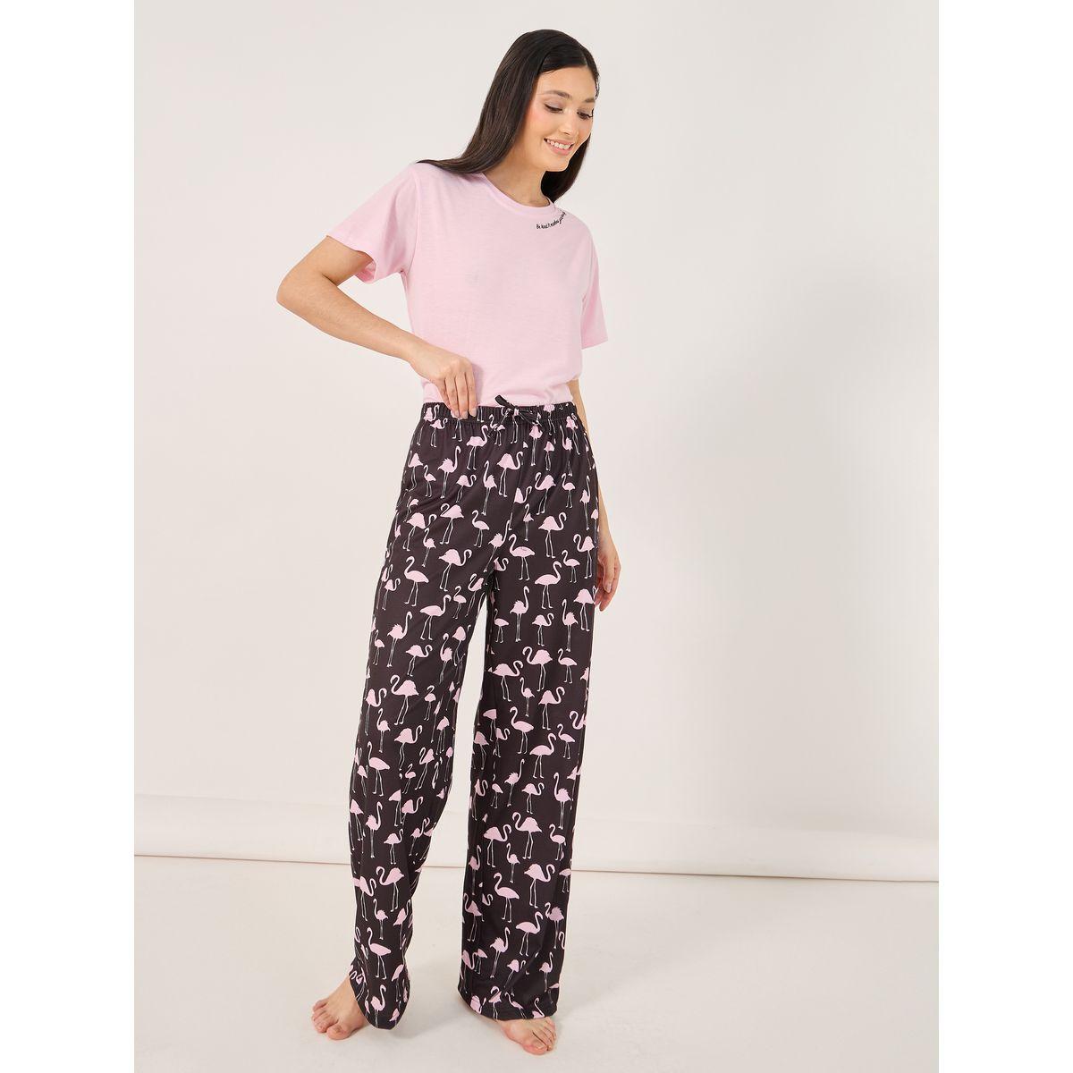 طقم من بنطال بيجاما مع تيشيرت بطبعة كتابة وكشكش-women-clothing-nightwear-pyjamas-longsets-image-2