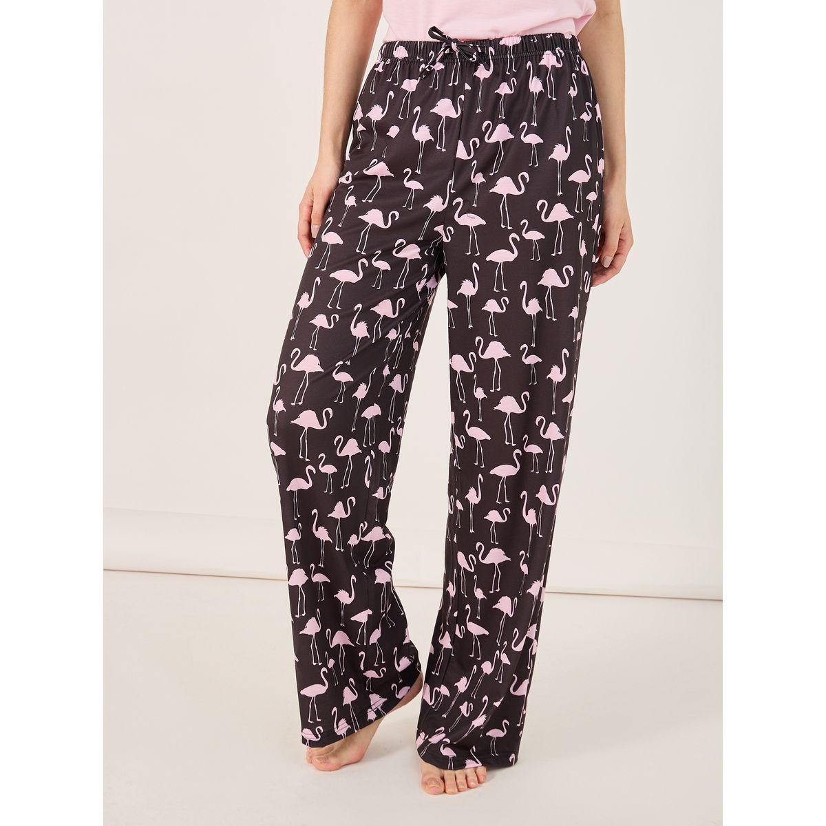 طقم من بنطال بيجاما مع تيشيرت بطبعة كتابة وكشكش-women-clothing-nightwear-pyjamas-longsets-image-6