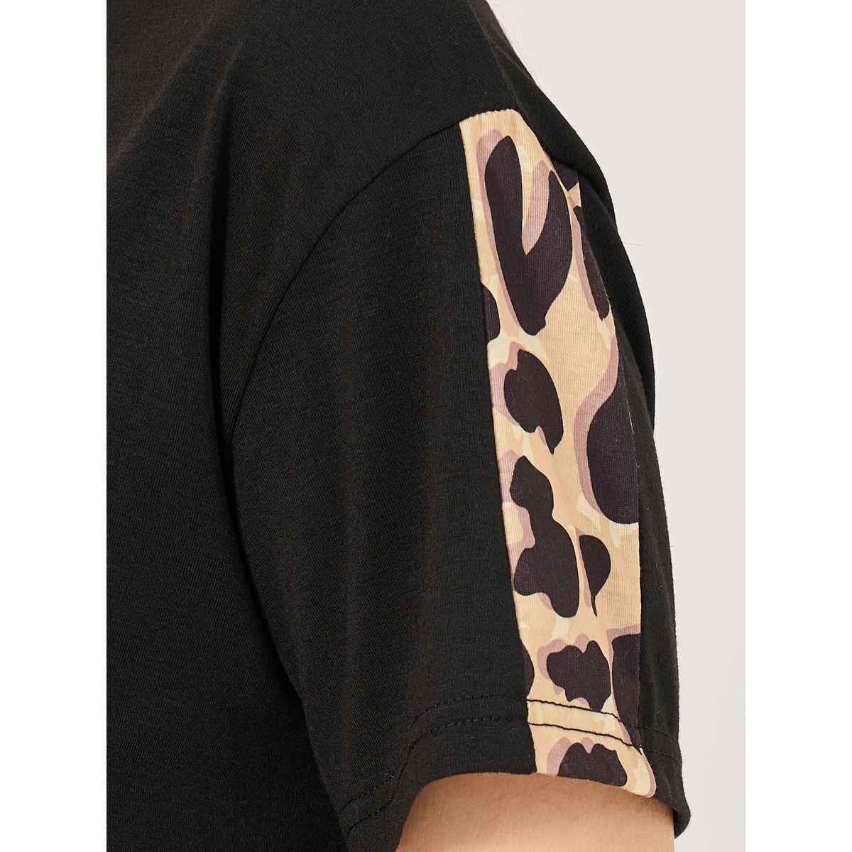 طقم من بنطال بيجاما مع تيشيرت بطبعة ليوبارد-women-clothing-nightwear-pyjamas-longsets-image-4