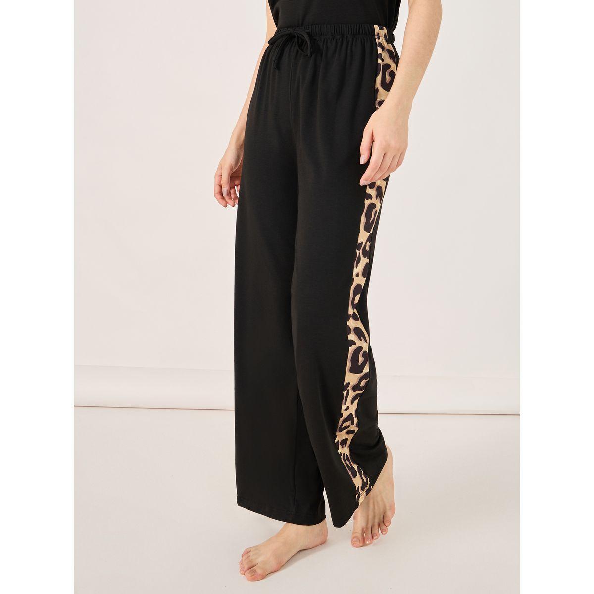 طقم من بنطال بيجاما مع تيشيرت بطبعة ليوبارد-women-clothing-nightwear-pyjamas-longsets-image-6