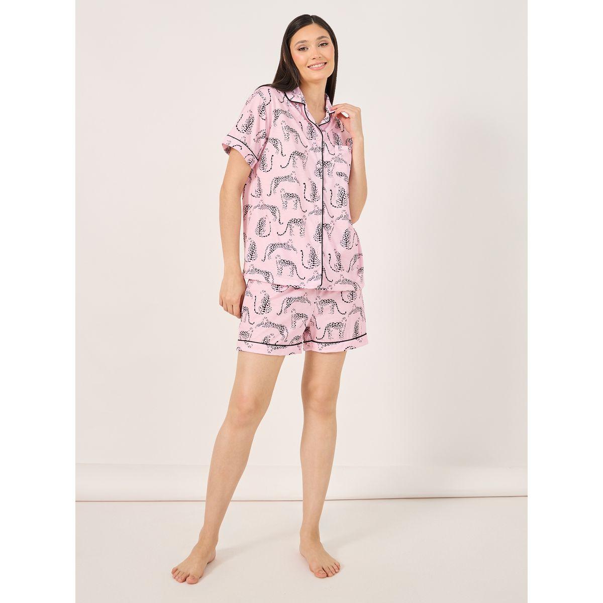مجموعة من شورت وبلوزة بطبعة جرافيك وأزرار-women-clothing-nightwear-pyjamas-shortsets-image-1