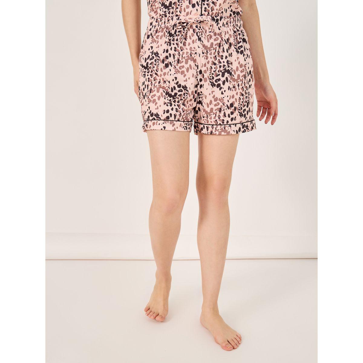 طقم من شورت وبلوزة بطبعة ليوبارد مع أزرار-women-clothing-nightwear-pyjamas-shortsets-image-6