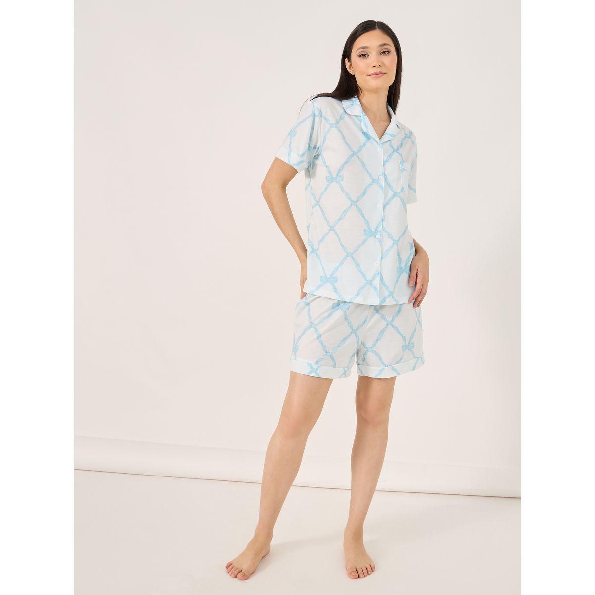 مجموعة من شورت وبلوزة بطبعة فيونكة مع جيب-women-clothing-nightwear-pyjamas-shortsets-image-1
